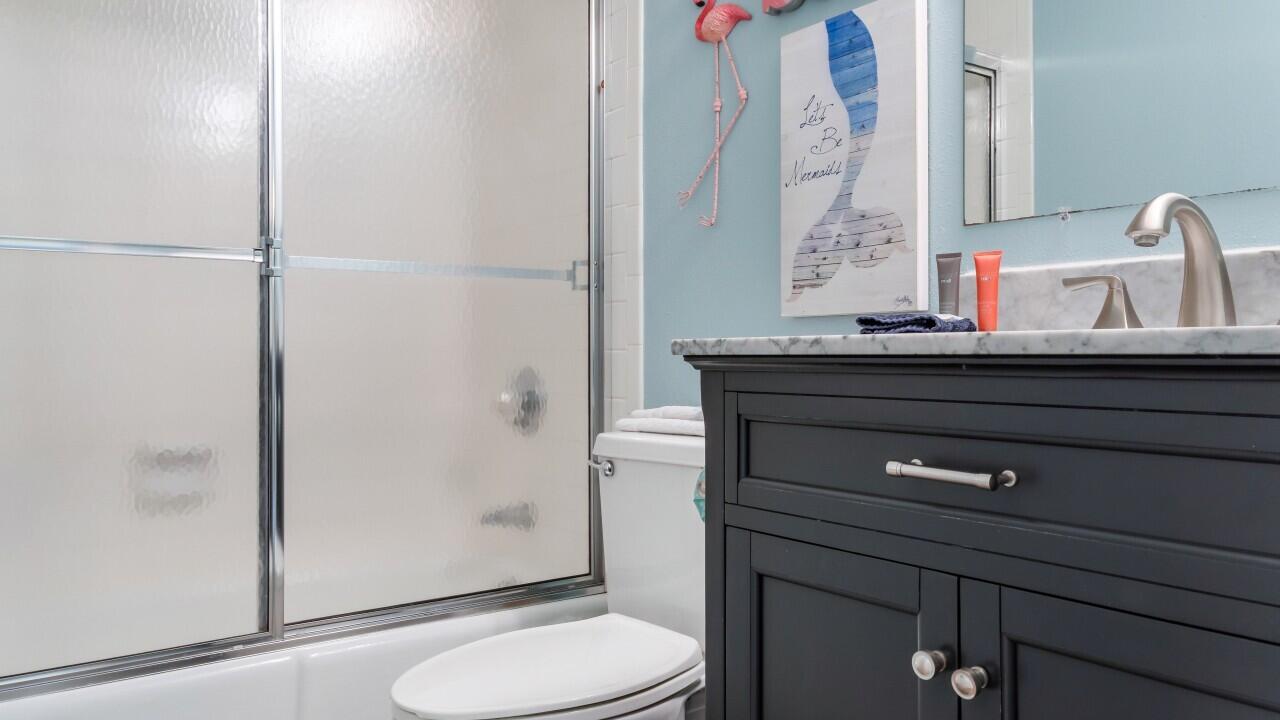 ISLANDER CONDO PH 2 - Residential