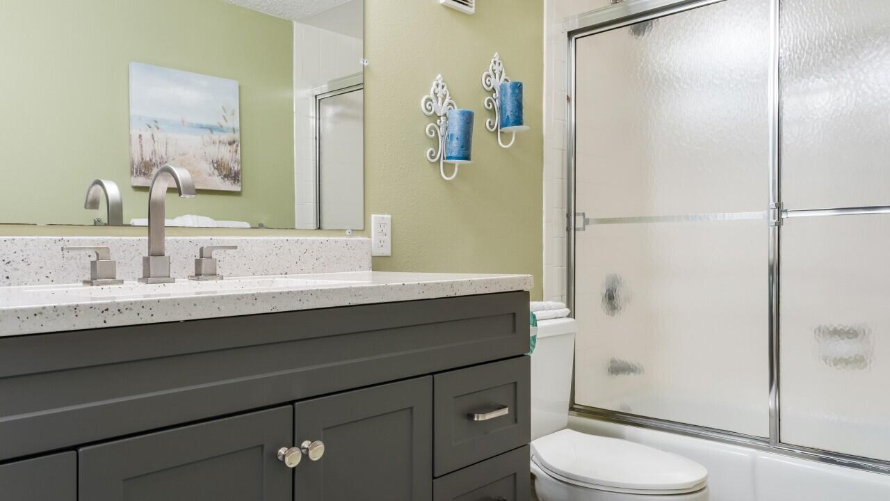 ISLANDER CONDO PH 2 - Residential