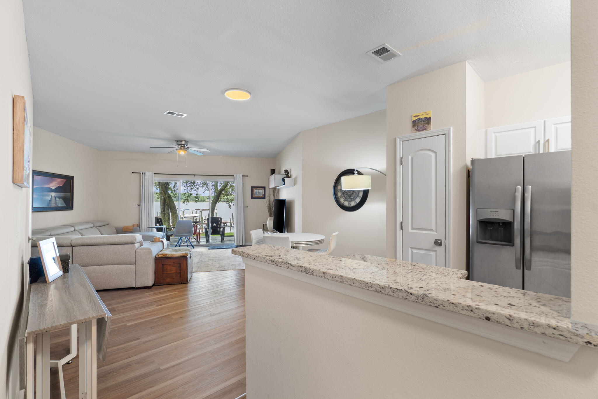 HIDDEN BAY VILLAGE - Residential