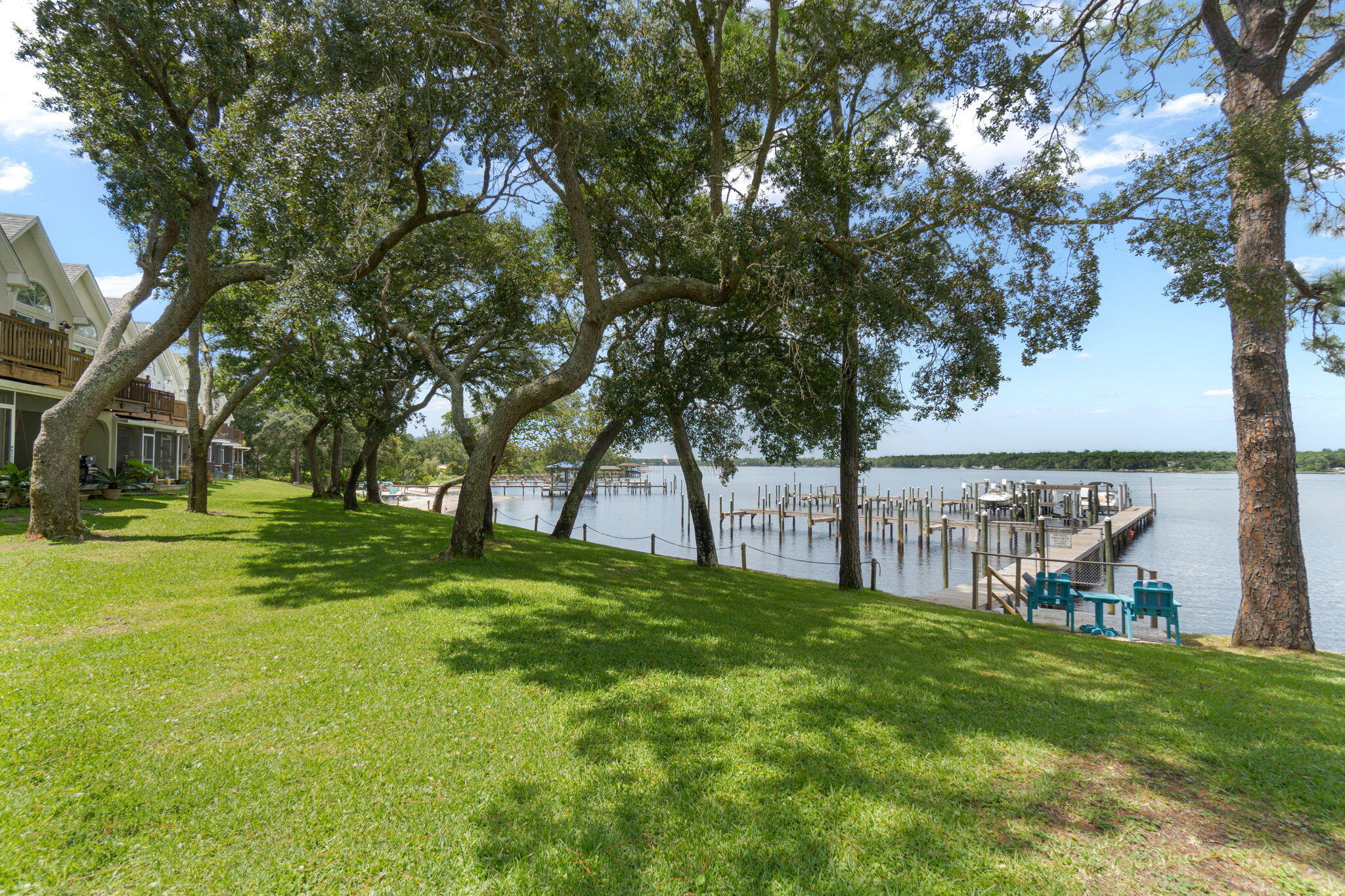 HIDDEN BAY VILLAGE - Residential