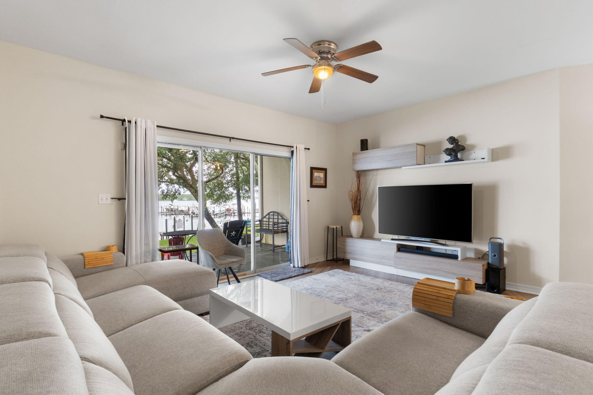 HIDDEN BAY VILLAGE - Residential