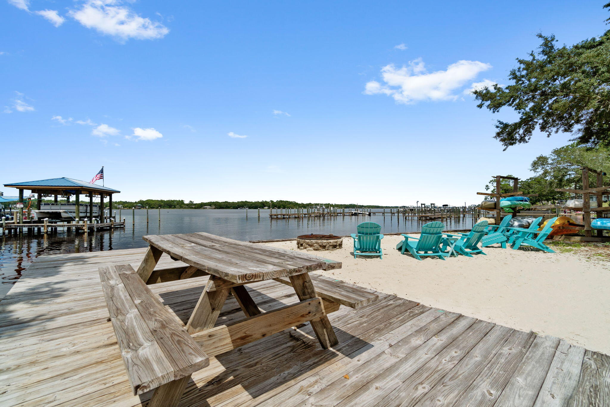 HIDDEN BAY VILLAGE - Residential