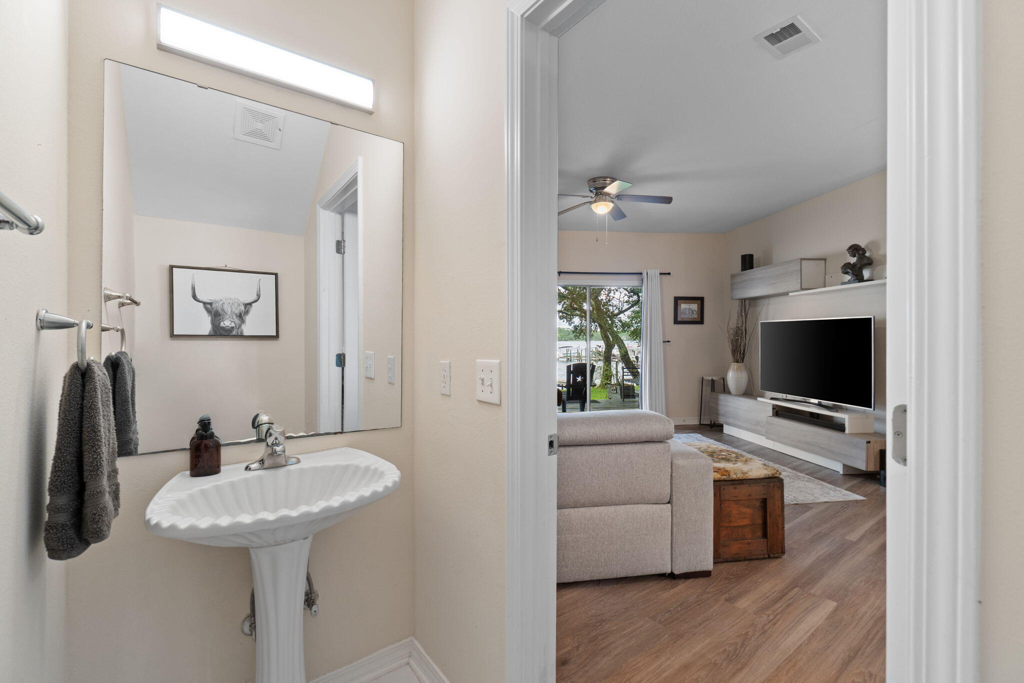 HIDDEN BAY VILLAGE - Residential