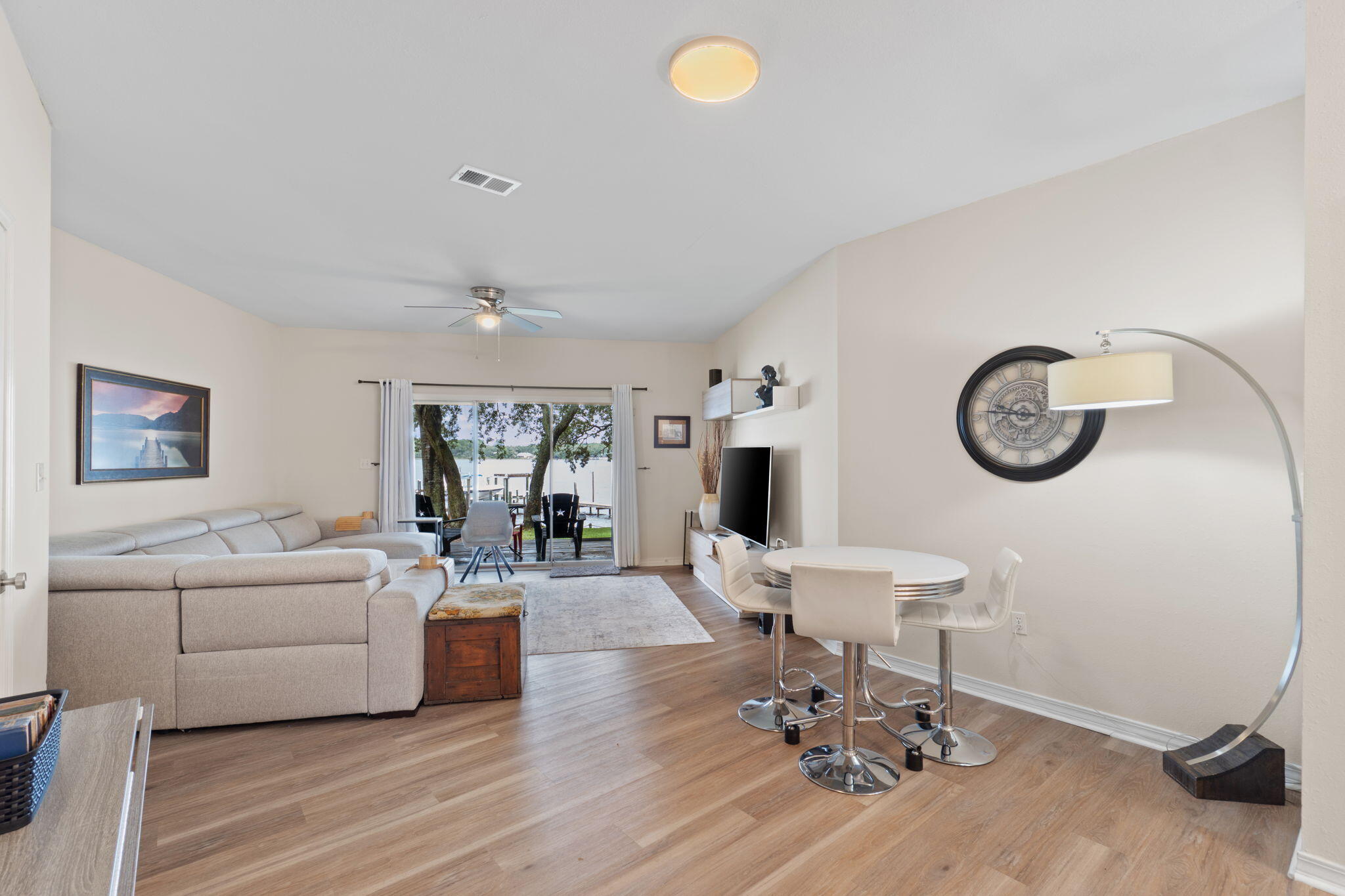 HIDDEN BAY VILLAGE - Residential