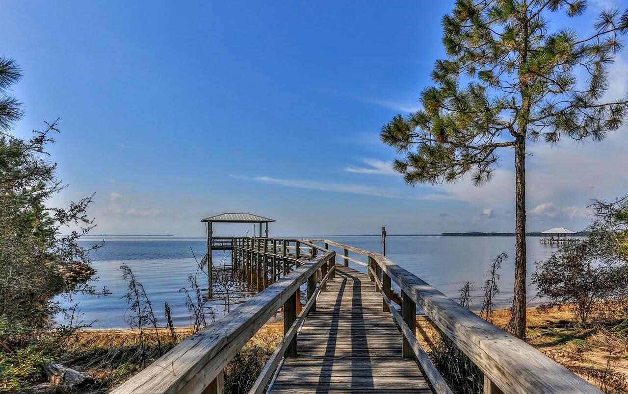 BAY HARBOUR - Land