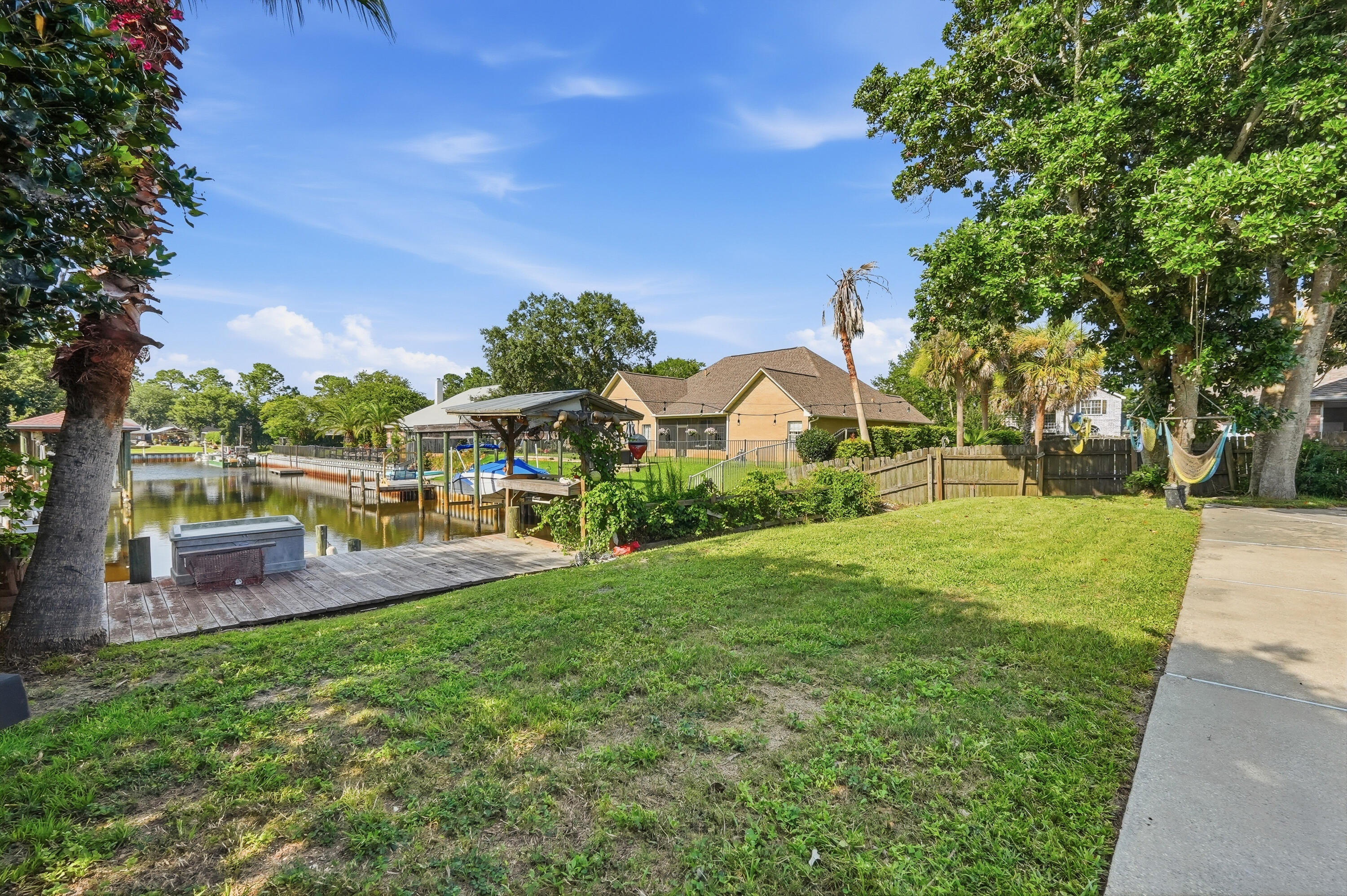 POLYNESIAN ISLANDS - Residential