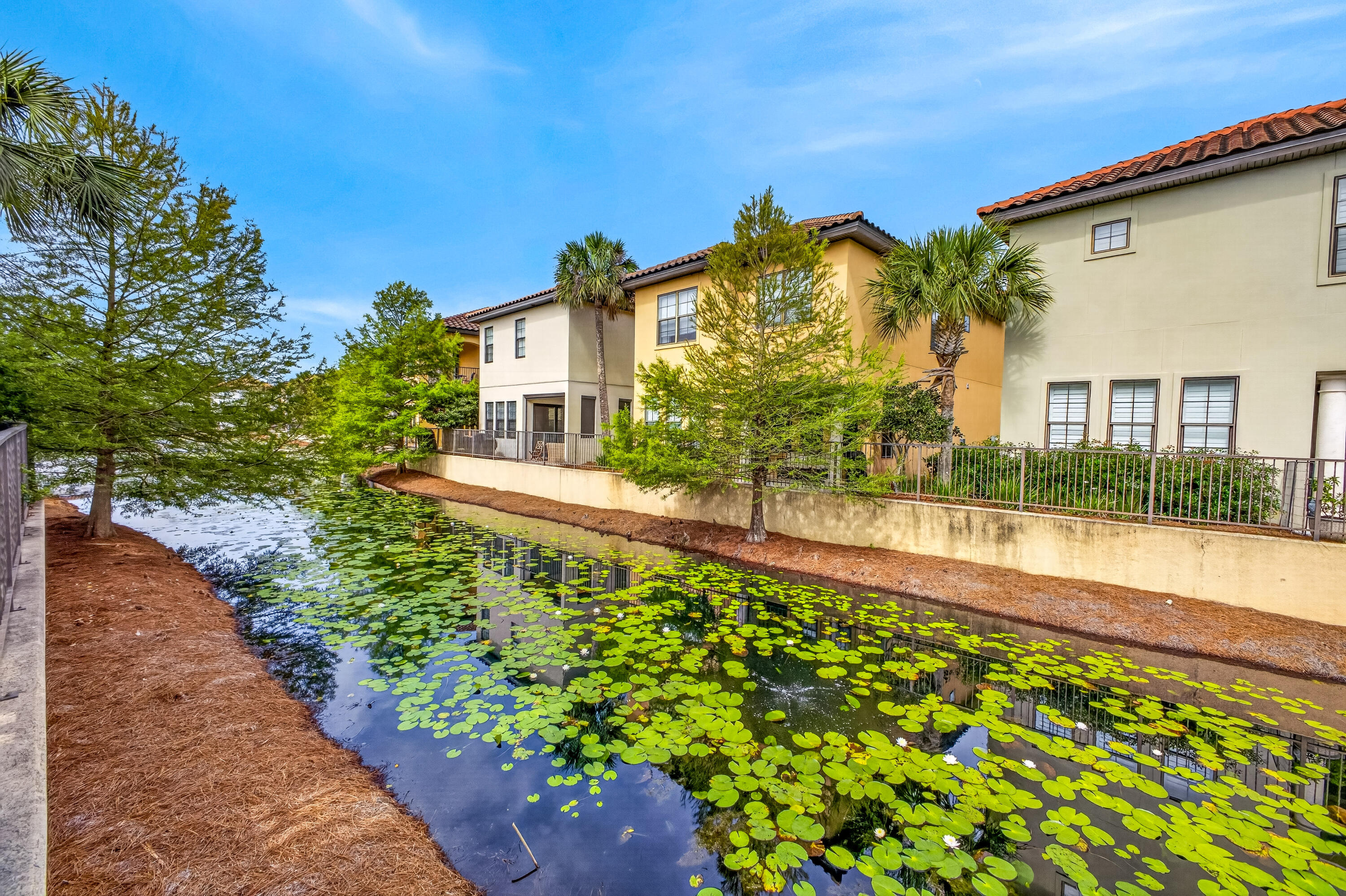 VILLA LAGO - Residential