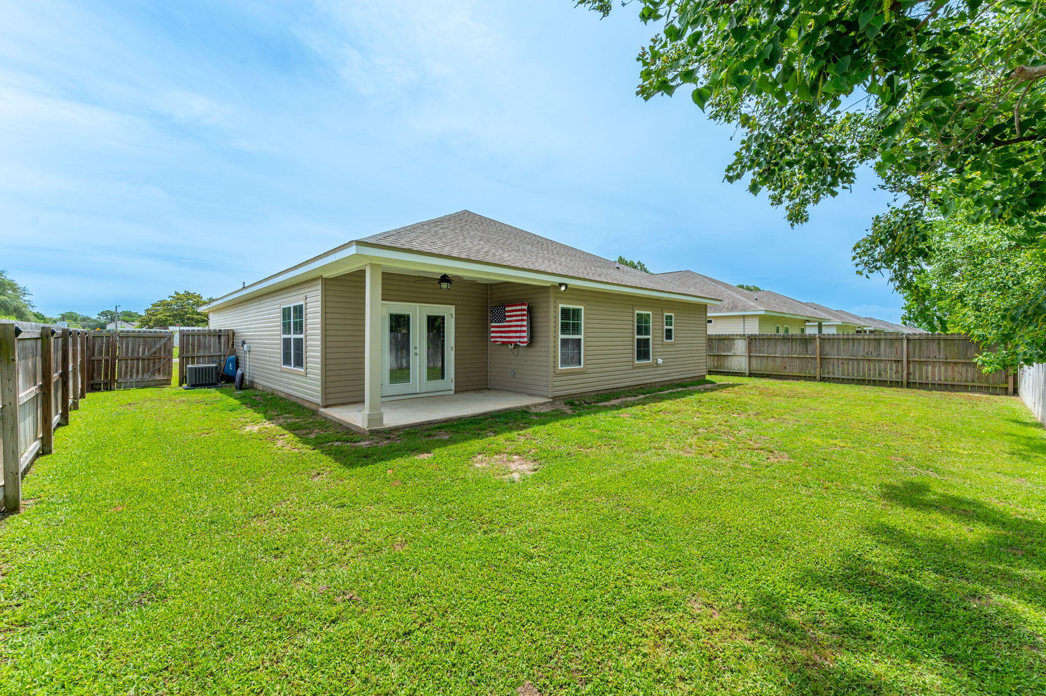 CRESCENT SHORES - Residential