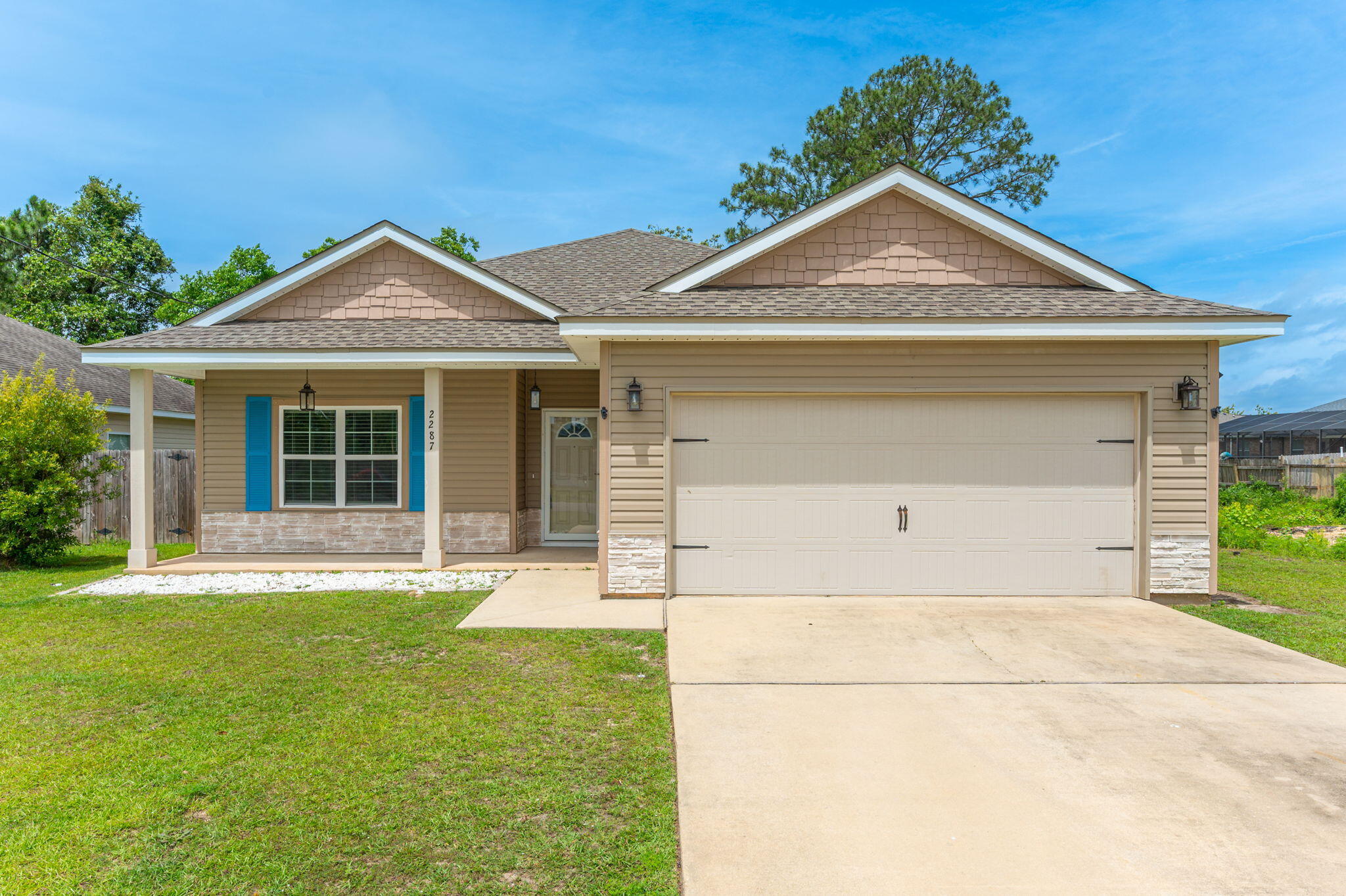 **SHORT SALE**Beautiful home on large end lot with many upgrades. The interior has beautiful finishing touches including upgraded plank flooring in living areas and bathrooms. Ten foot ceilings in living room and nine foot ceilings throughout with tray in the primary bedroom. Spacious master with large master bath with dual walk in closets & double vanities. The open kitchen & dining has custom white shaker cabinets with easy close doors and drawers, granite counter-tops in kitchen and bath, Samsung stainless steel appliances including refrigerator. Covered porch is perfect for relaxing during these spring evenings!