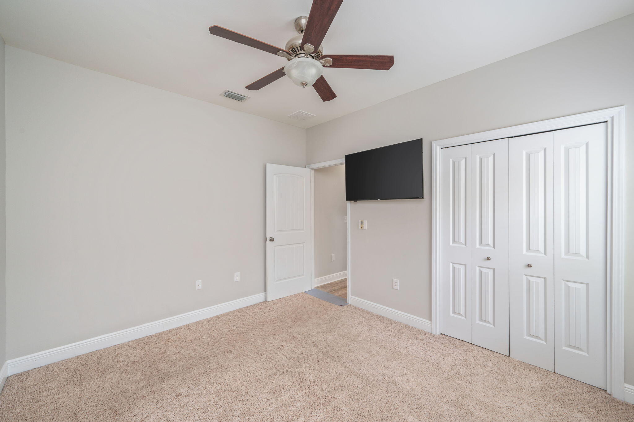 CRESCENT SHORES - Residential