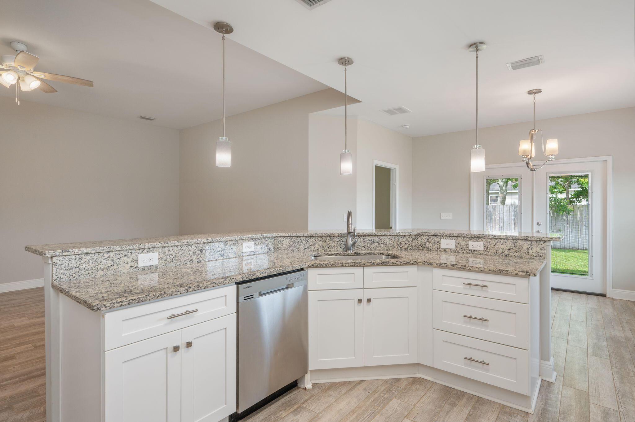 CRESCENT SHORES - Residential