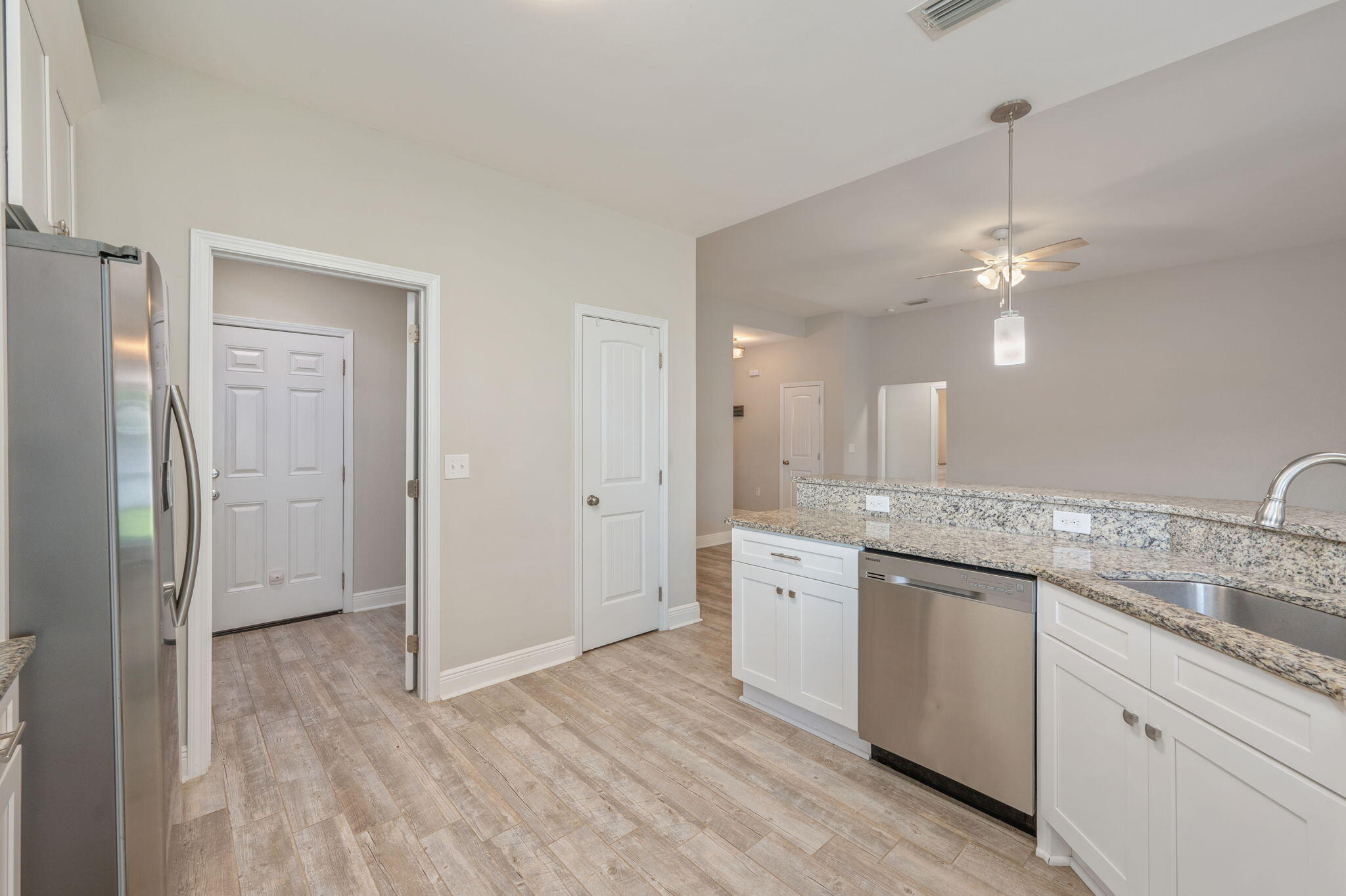 CRESCENT SHORES - Residential