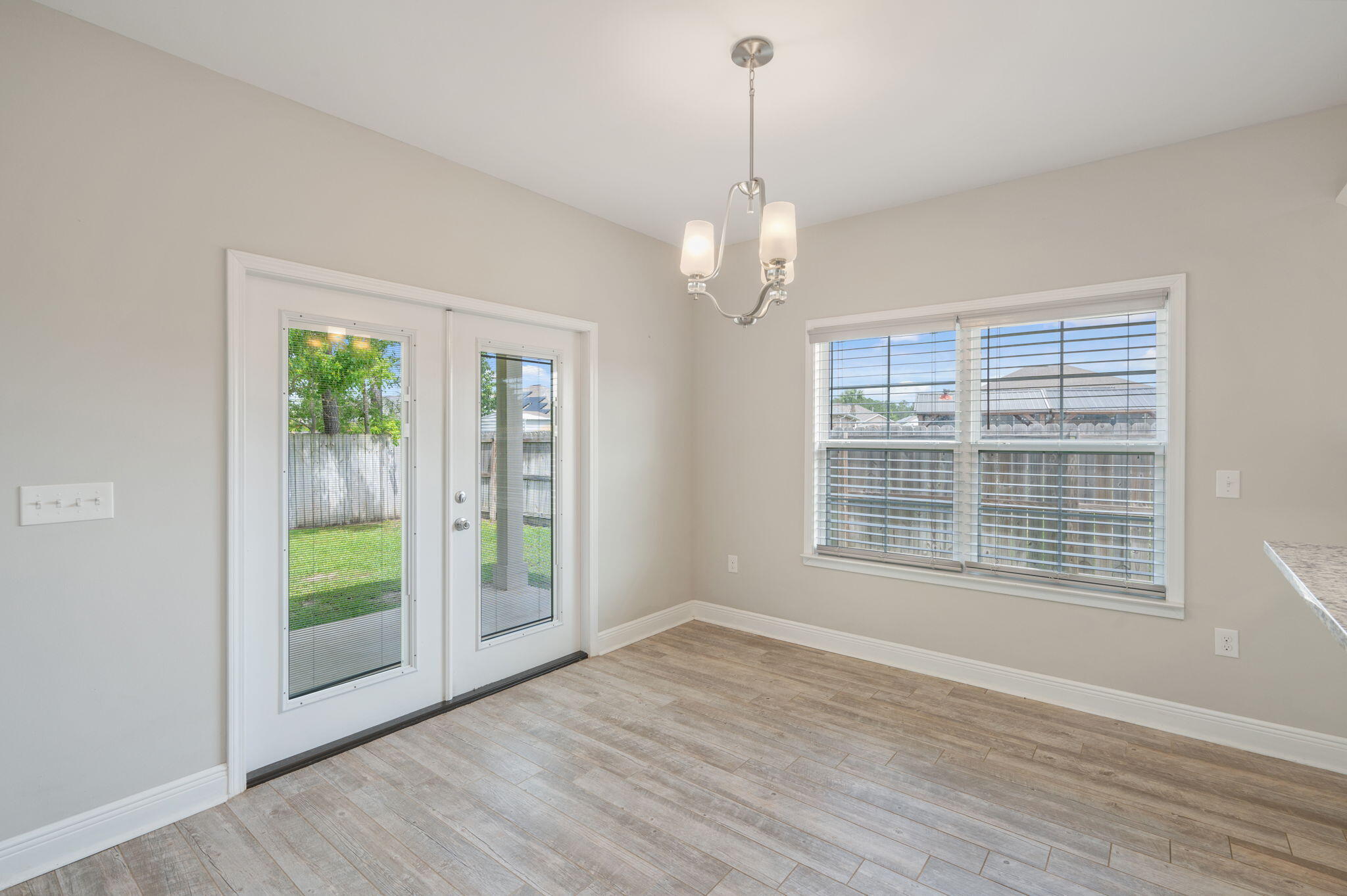 CRESCENT SHORES - Residential