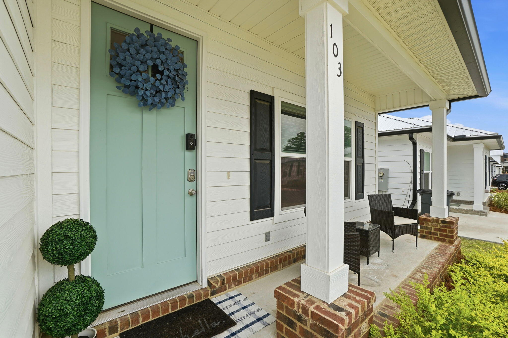 Low-maintenance living with exceptionally low monthly costs--this is the kind of home that just makes sense. Walk in to high ceilings and modern 2 panel doors that give off a grand vibe! Enjoy breakfast at your new eat-in kitchen bar and relax by the firepit in the evening. 
Granite, shaker style cabinets, laminate vinyl plank flooring throughout AND a durable metal roof ensure that you will not be spending your weekends on projects or lawn maintenance.