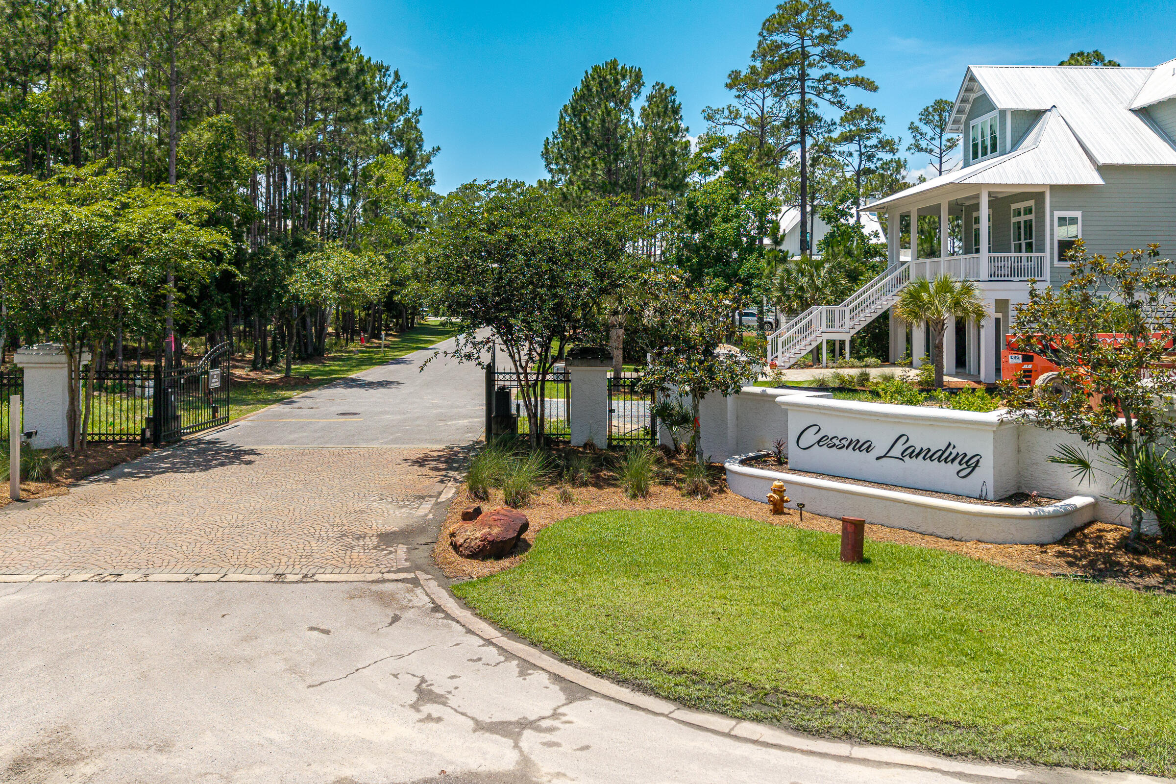 CESSNA LANDING - Residential