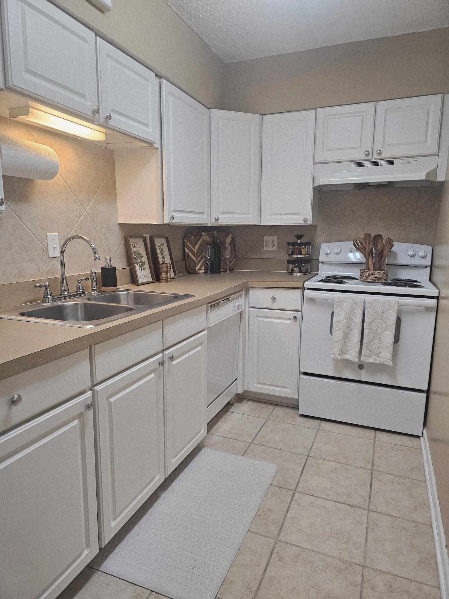 CEDARS CONDO - Residential