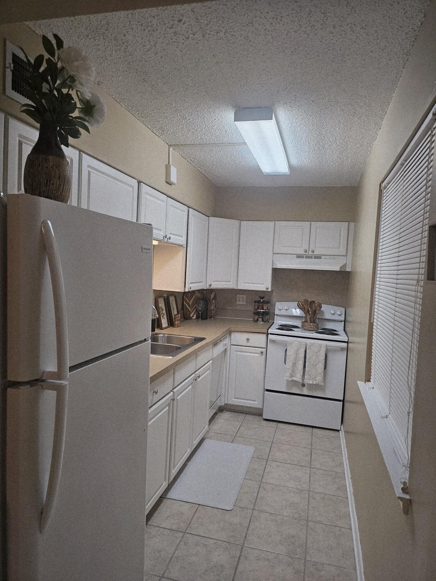 CEDARS CONDO - Residential