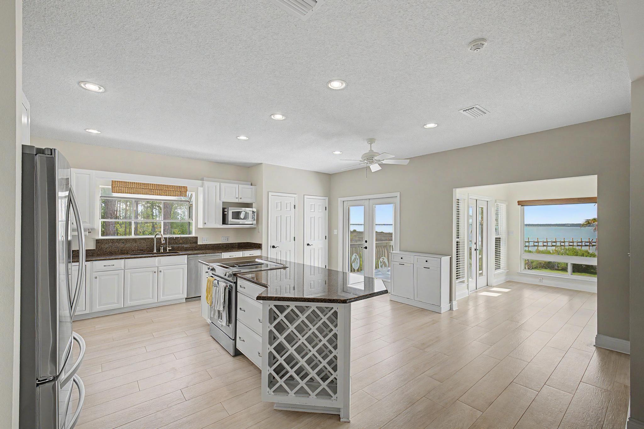 BAYSIDE - Residential