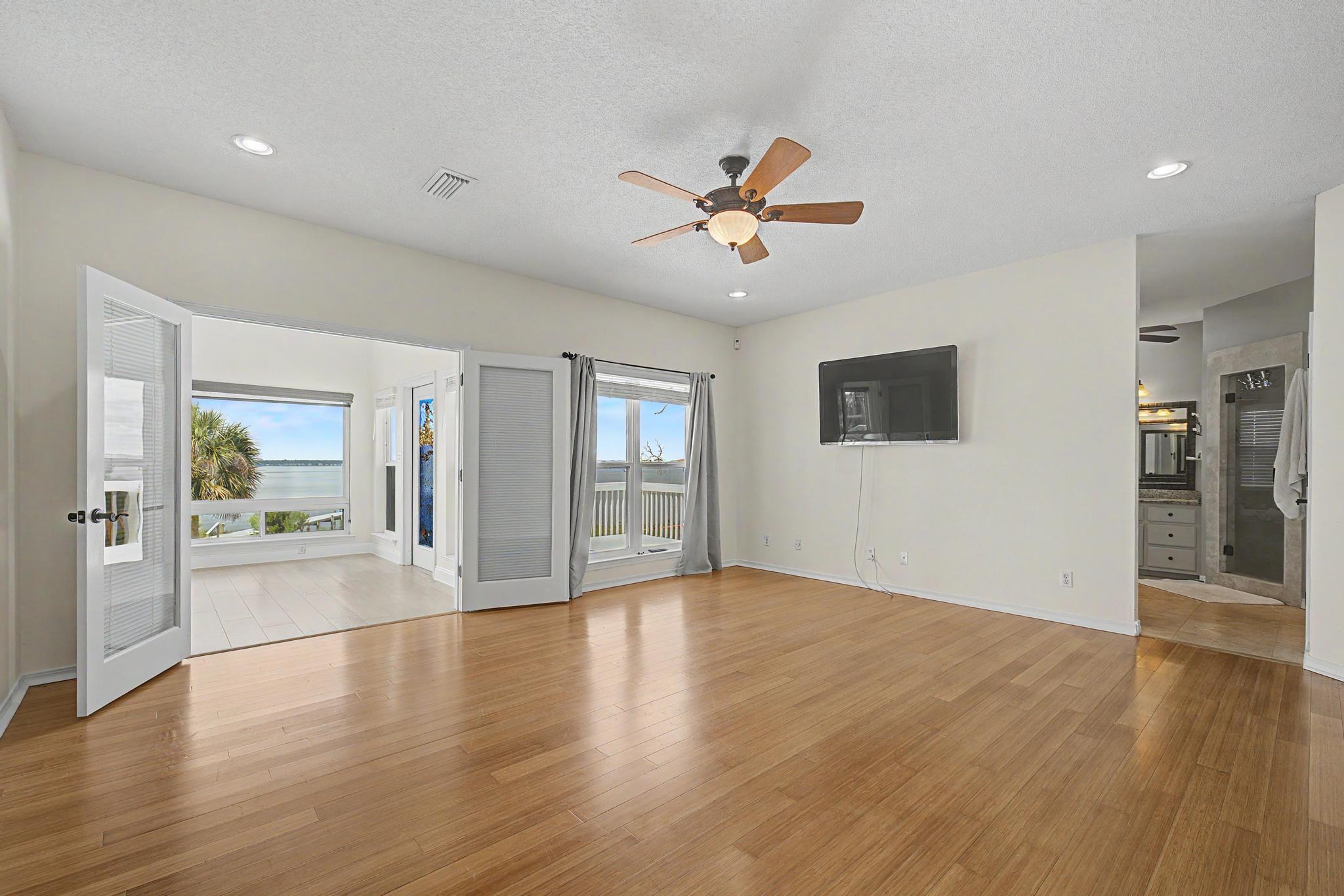 BAYSIDE - Residential