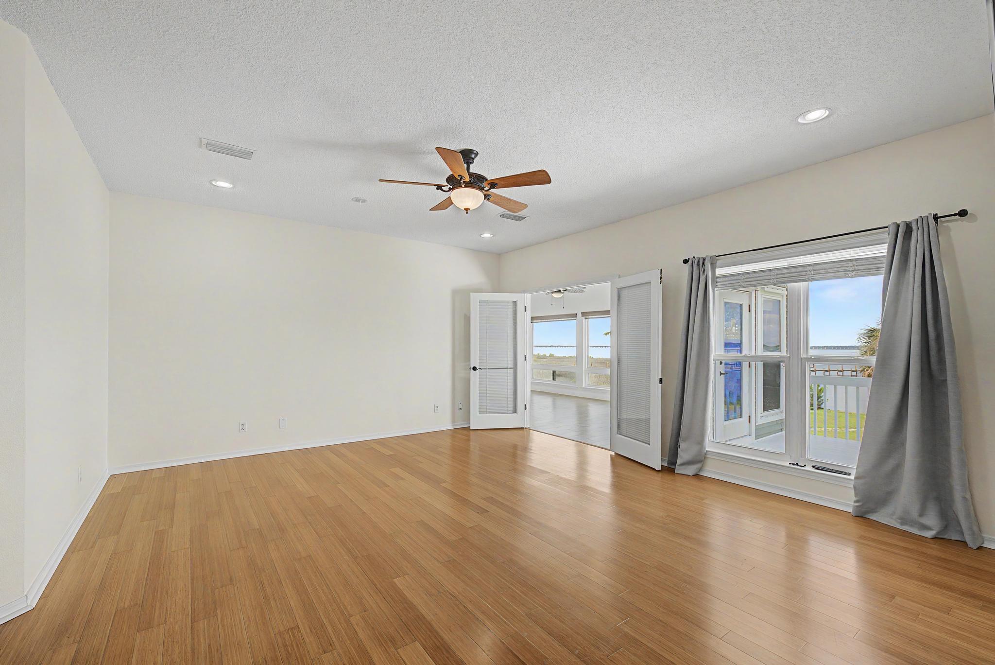 BAYSIDE - Residential