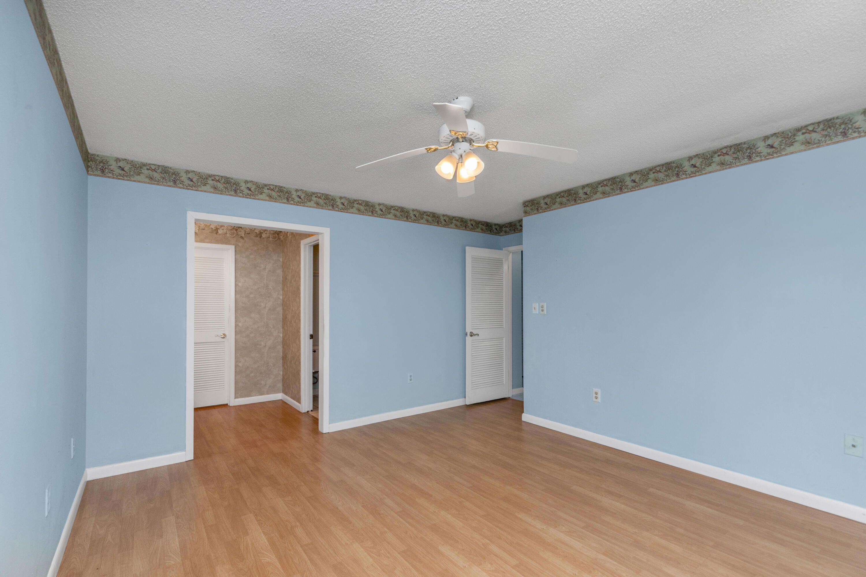 ROYAL OAK VILLAS BLUEWATER BAY - Residential