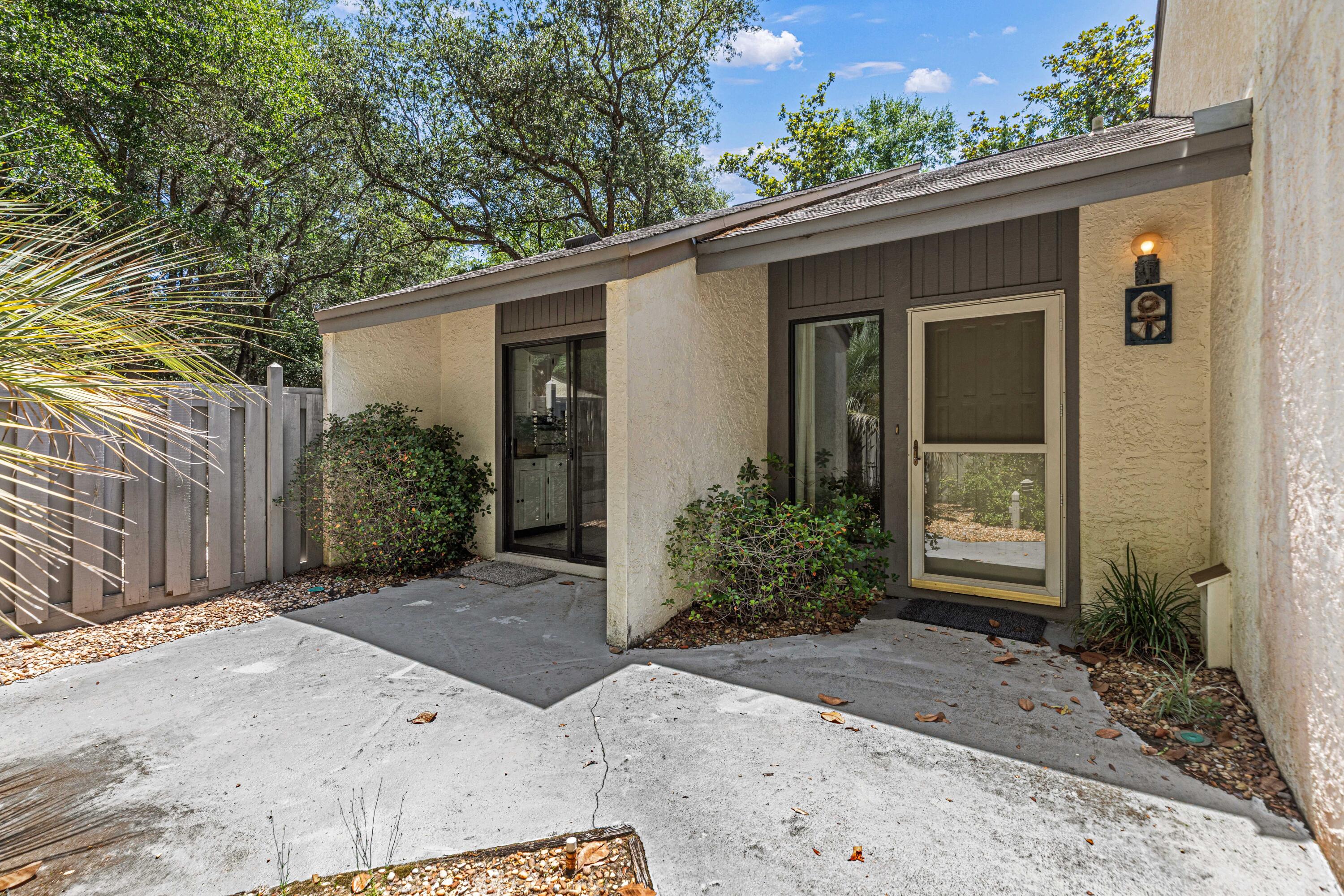 ROYAL OAK VILLAS BLUEWATER BAY - Residential