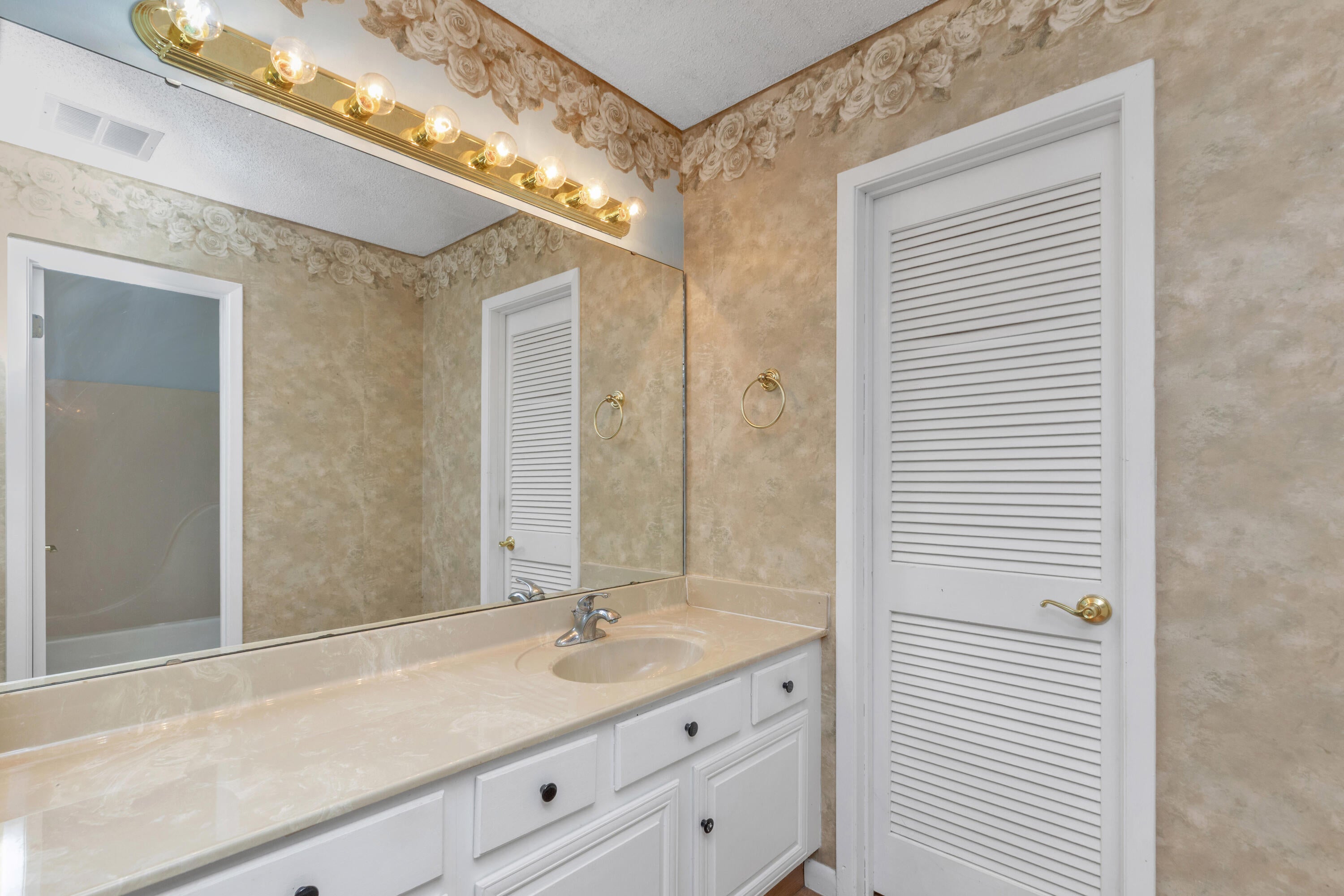ROYAL OAK VILLAS BLUEWATER BAY - Residential