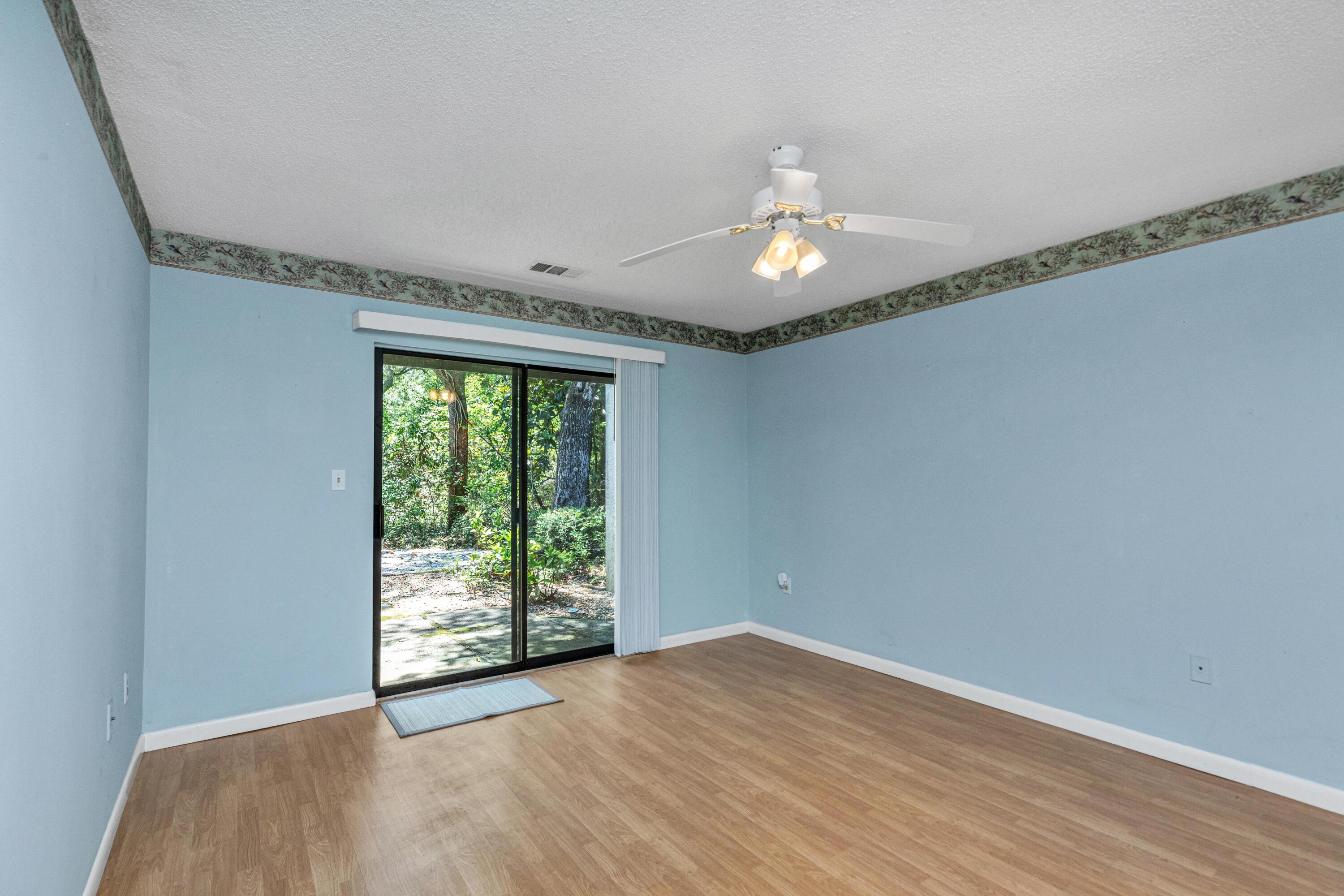 ROYAL OAK VILLAS BLUEWATER BAY - Residential