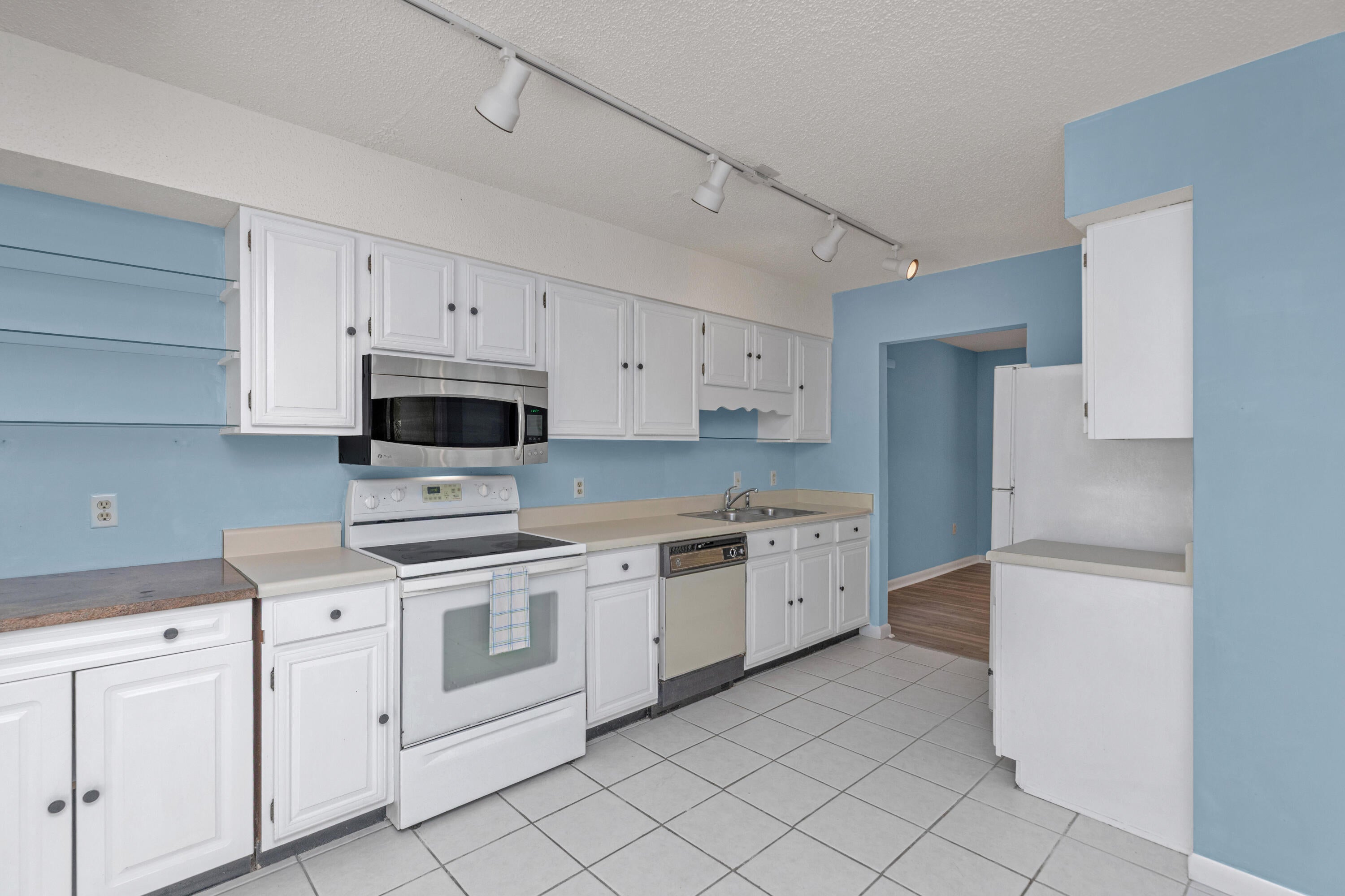 ROYAL OAK VILLAS BLUEWATER BAY - Residential