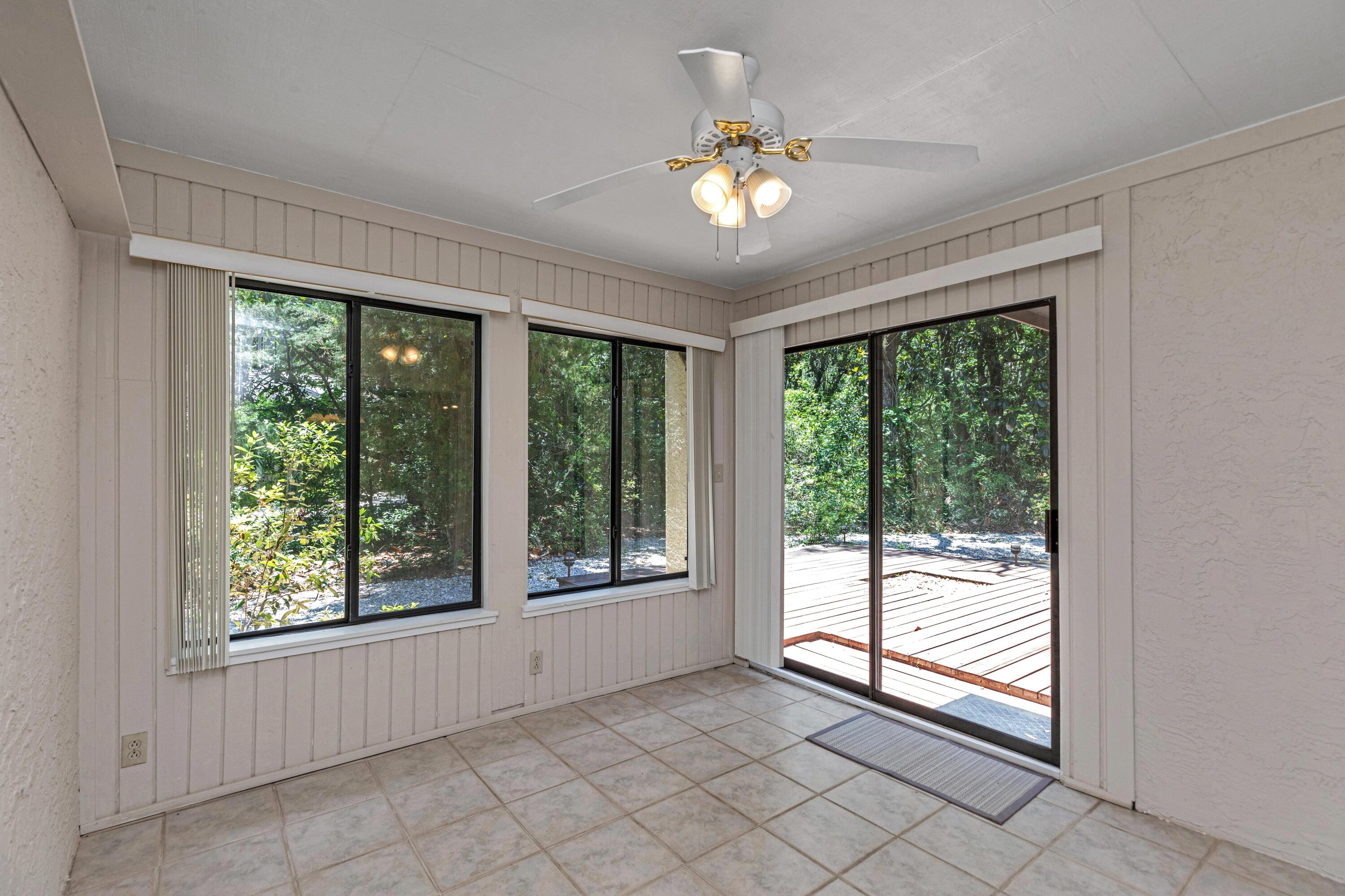 ROYAL OAK VILLAS BLUEWATER BAY - Residential