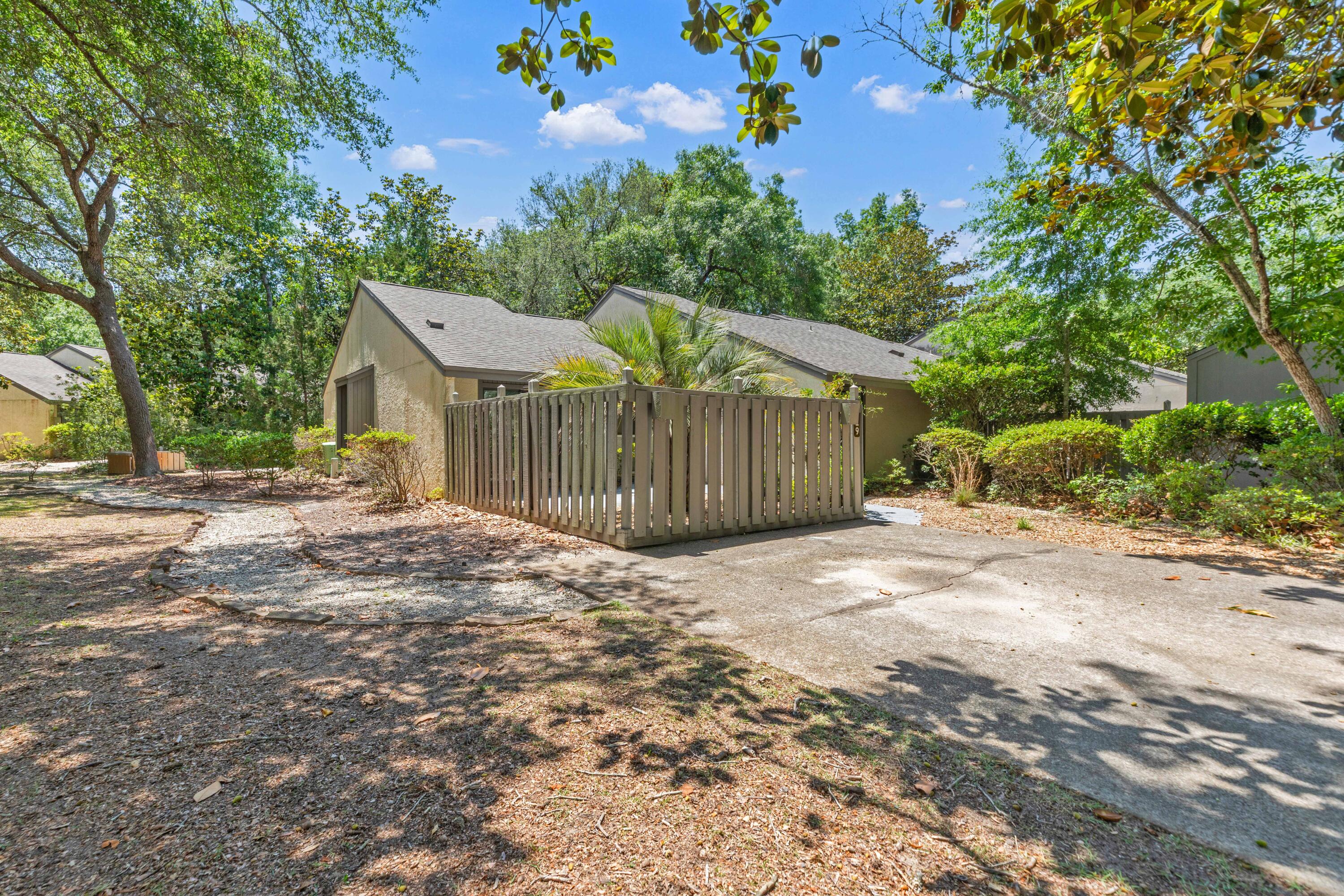 ROYAL OAK VILLAS BLUEWATER BAY - Residential