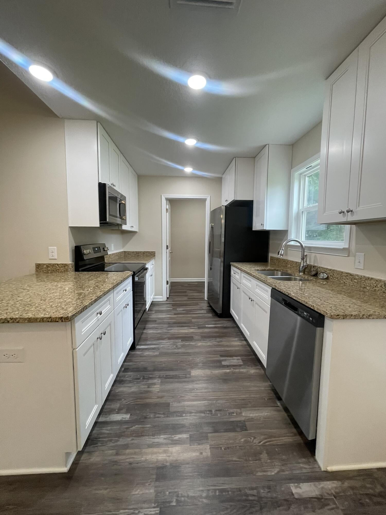 OAKDALE MIN/FARMS - Residential Lease