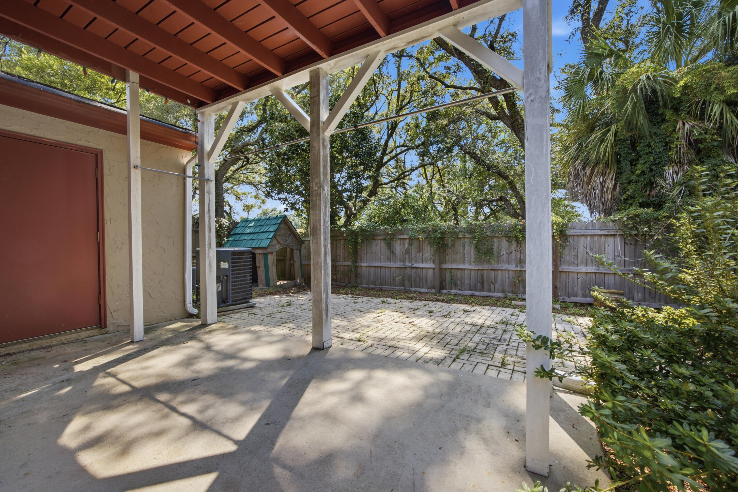 PORT DIXIE BEG NE COR BLK 56 S 164.67 FT - Residential
