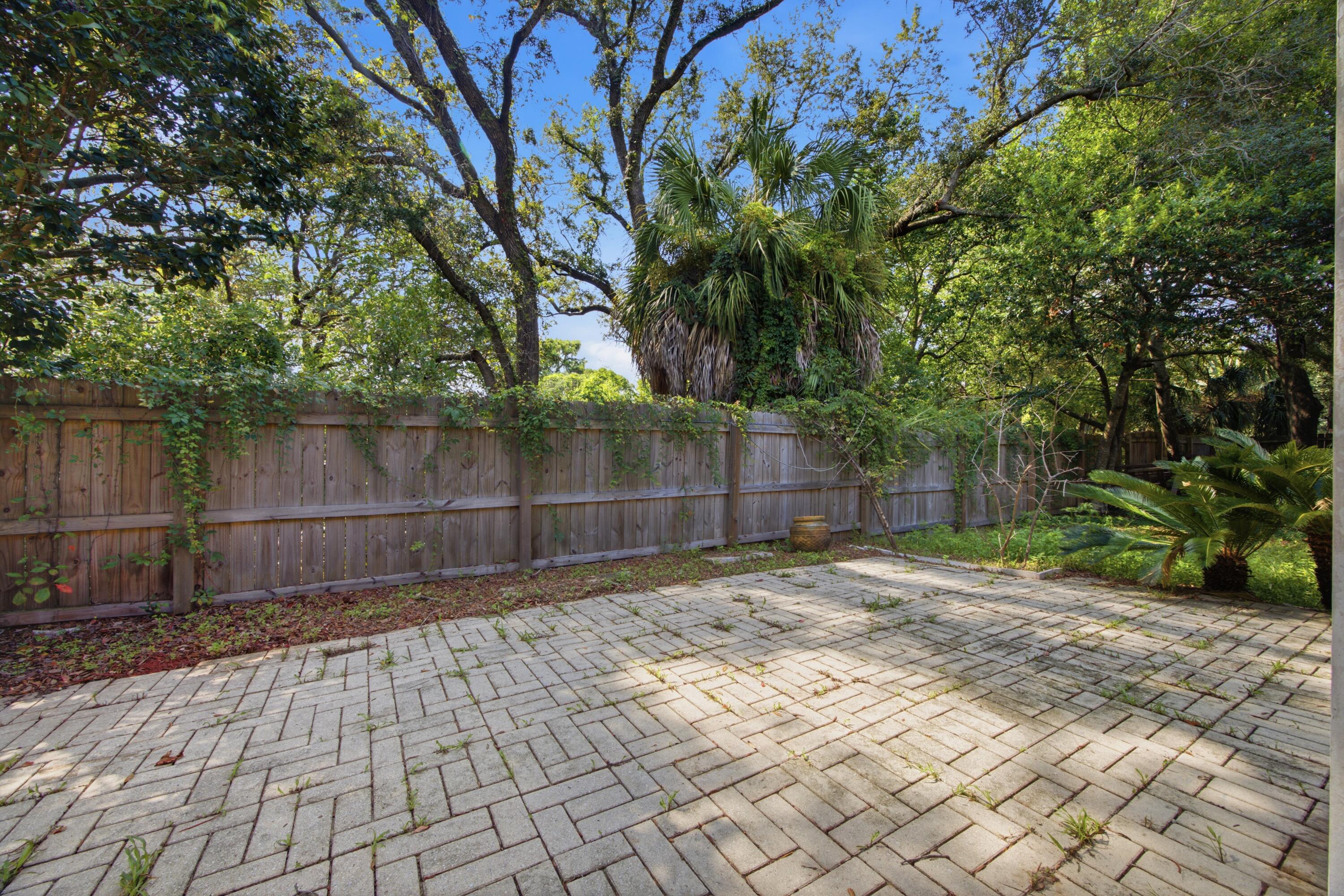 PORT DIXIE BEG NE COR BLK 56 S 164.67 FT - Residential