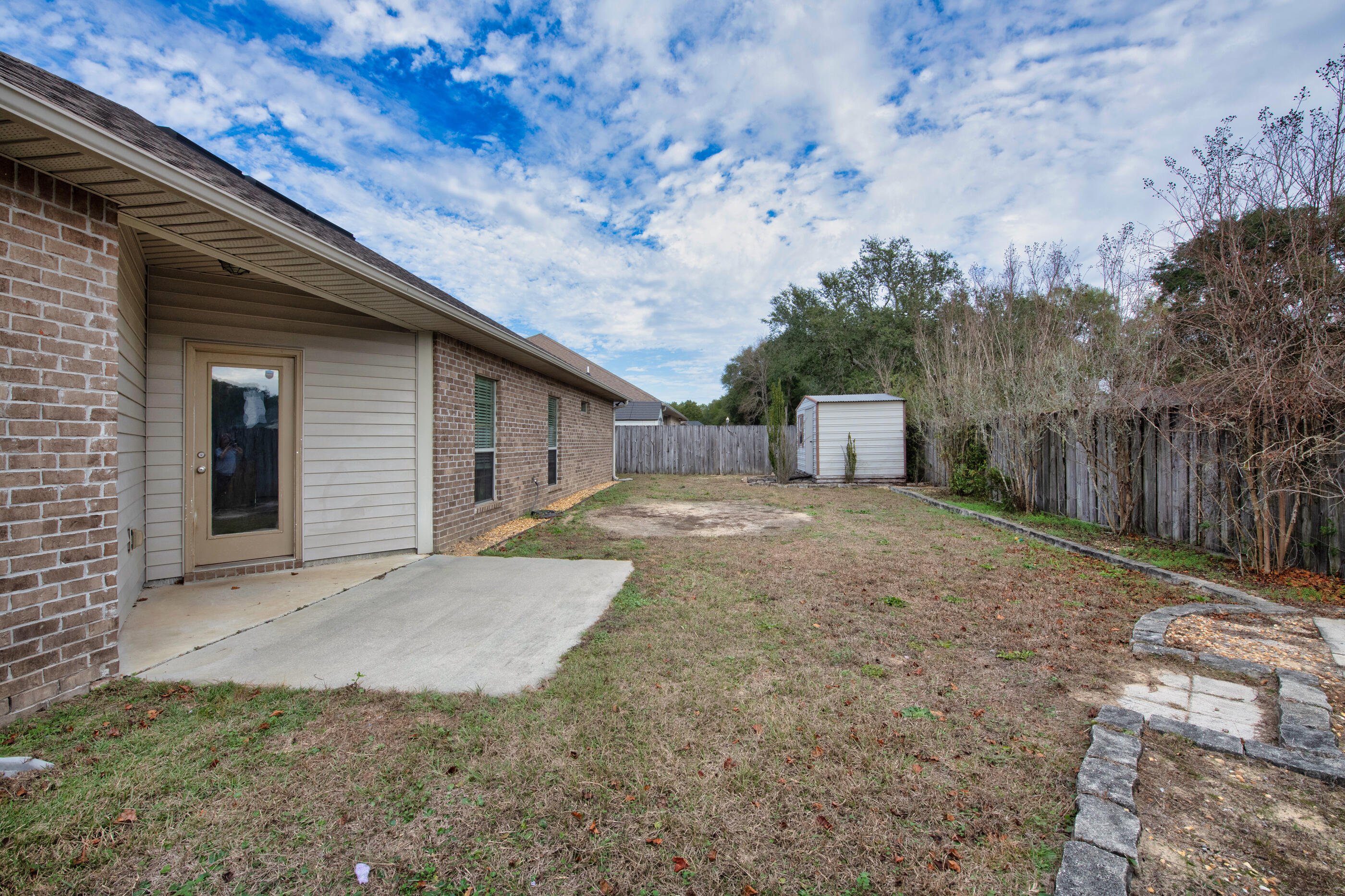 DUGGAN POND ESTATES - Residential Lease