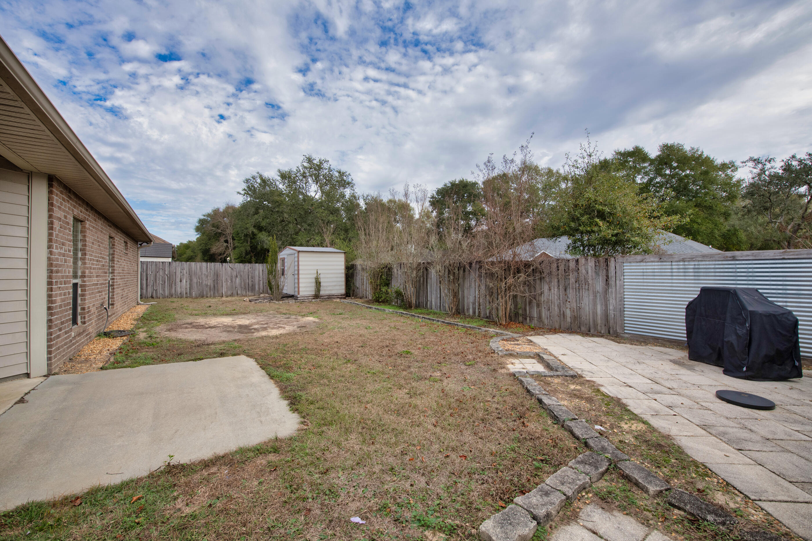 DUGGAN POND ESTATES - Residential Lease