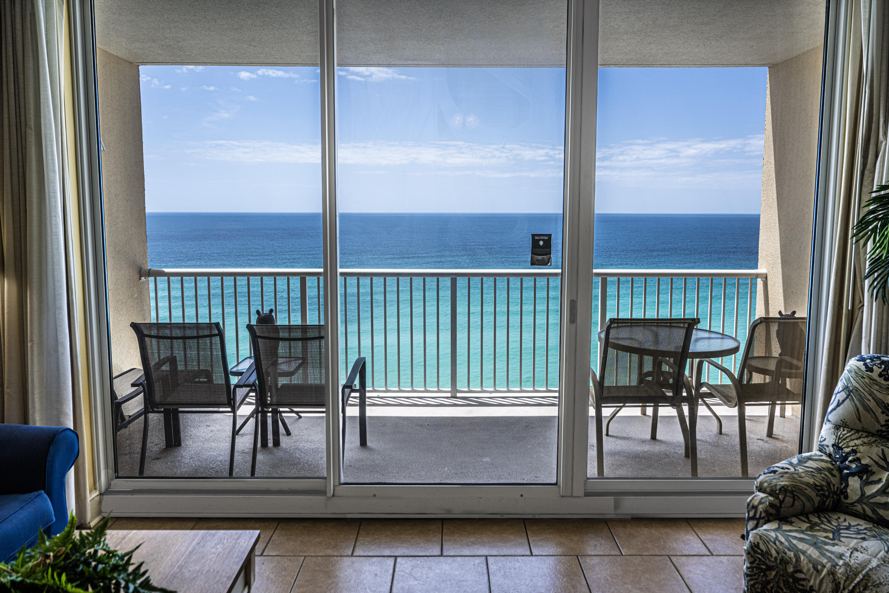 MAJESTIC BEACH TOWERS - Residential