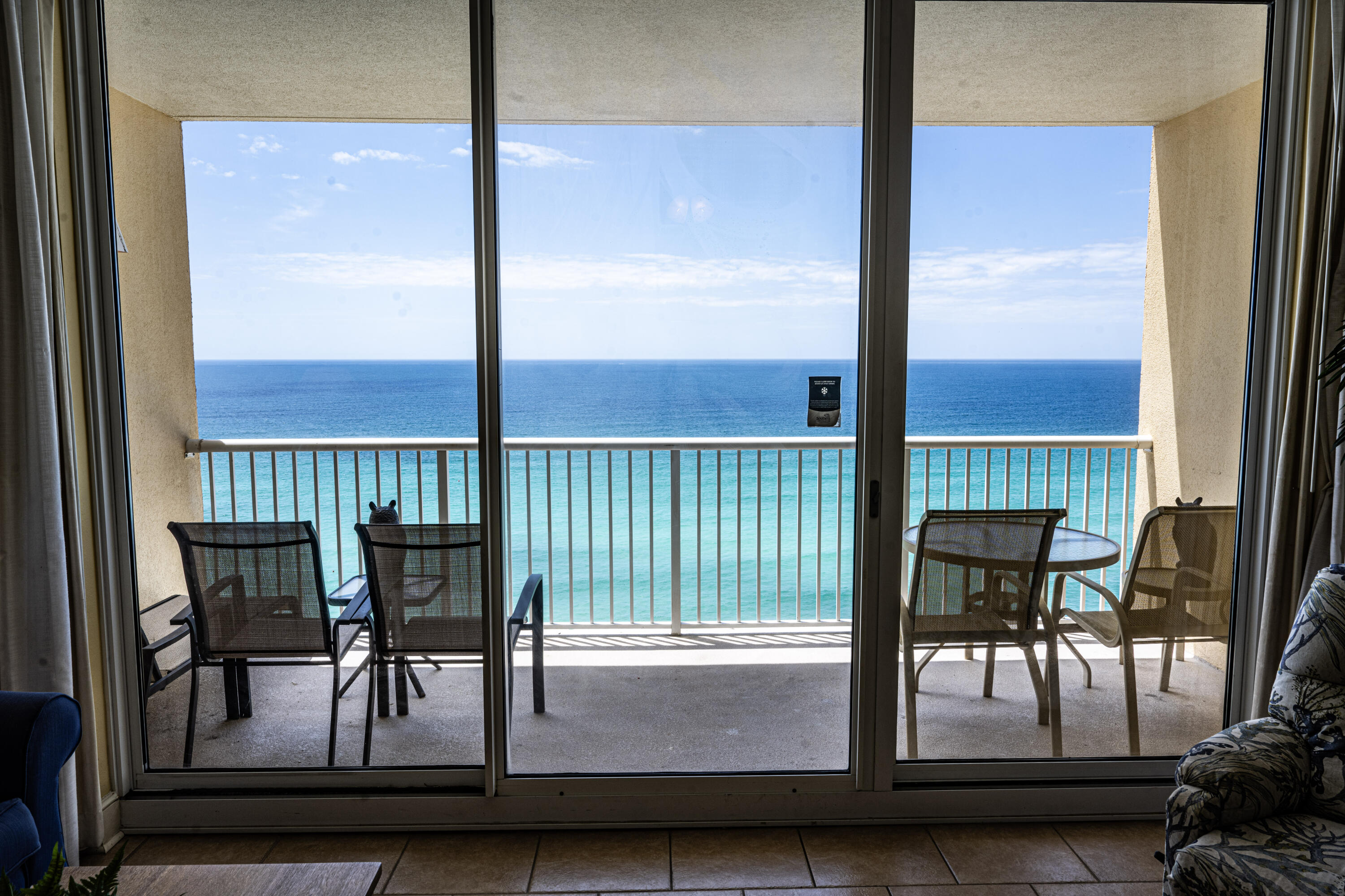 MAJESTIC BEACH TOWERS - Residential