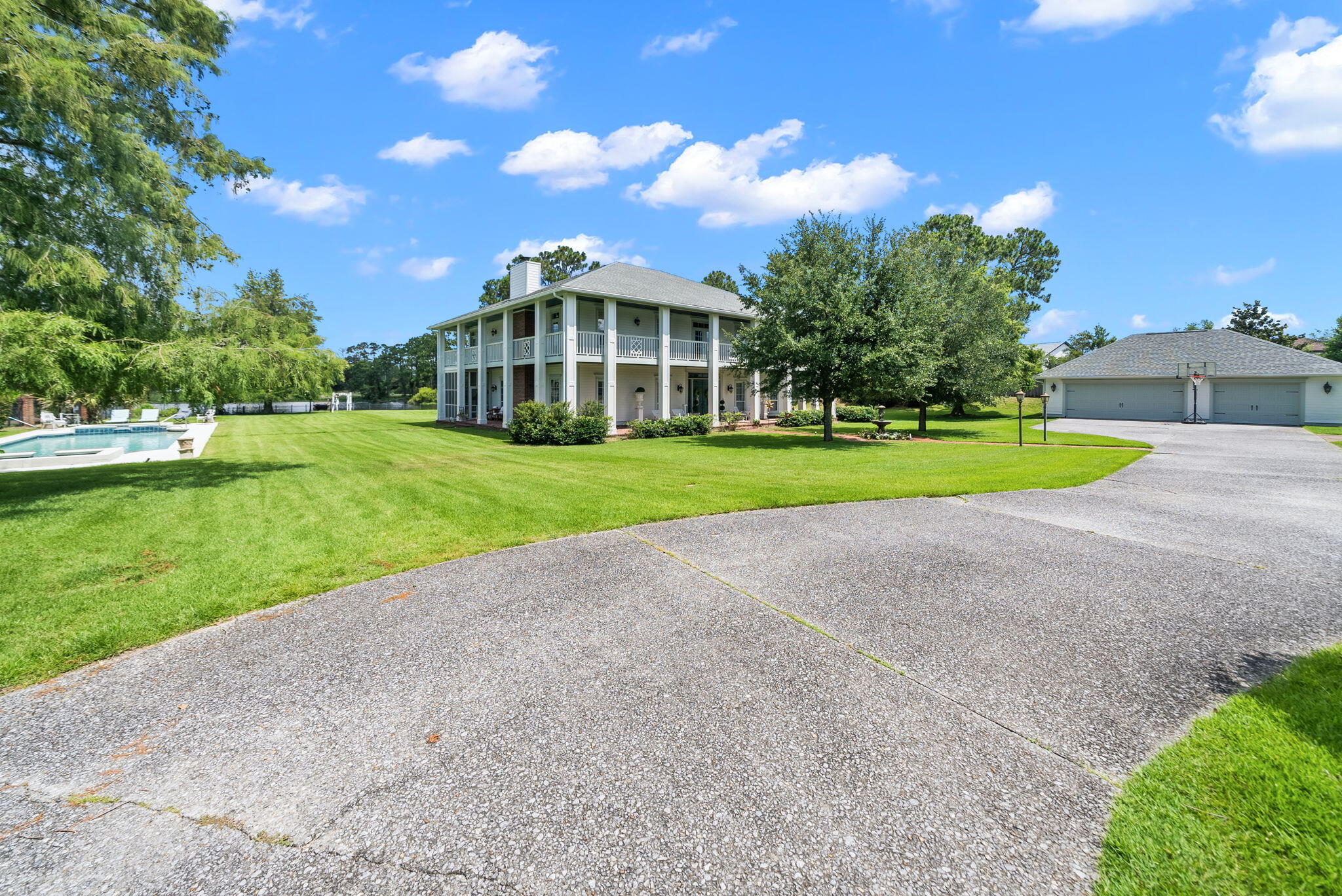 LEGEND LAKES - Residential