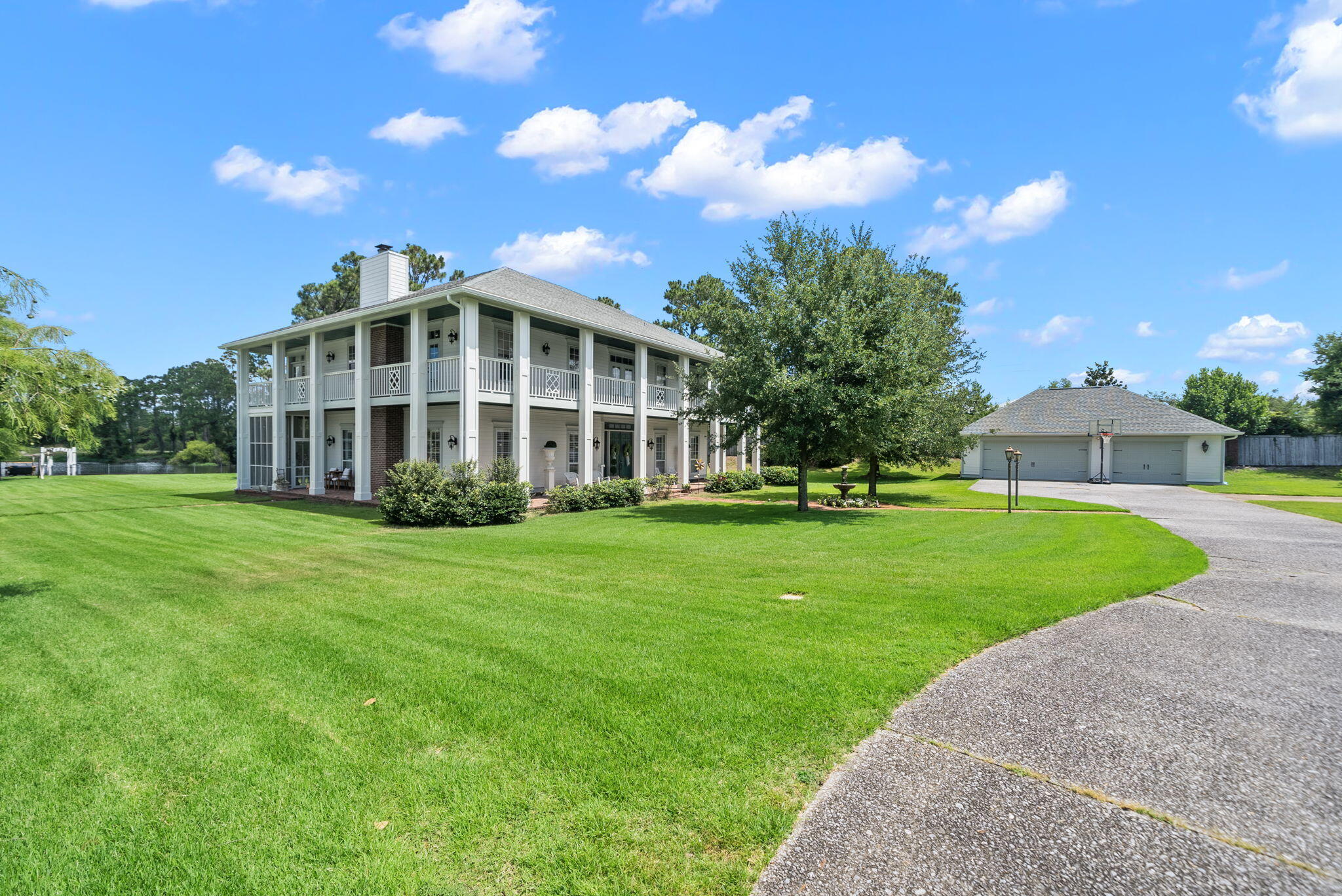 LEGEND LAKES - Residential