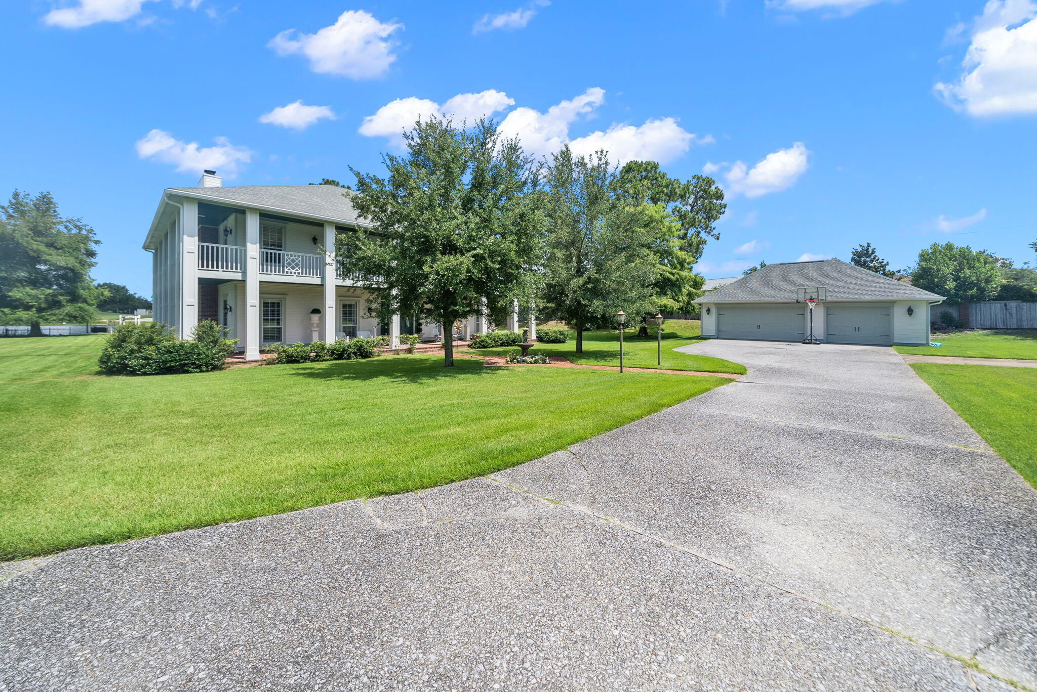 LEGEND LAKES - Residential