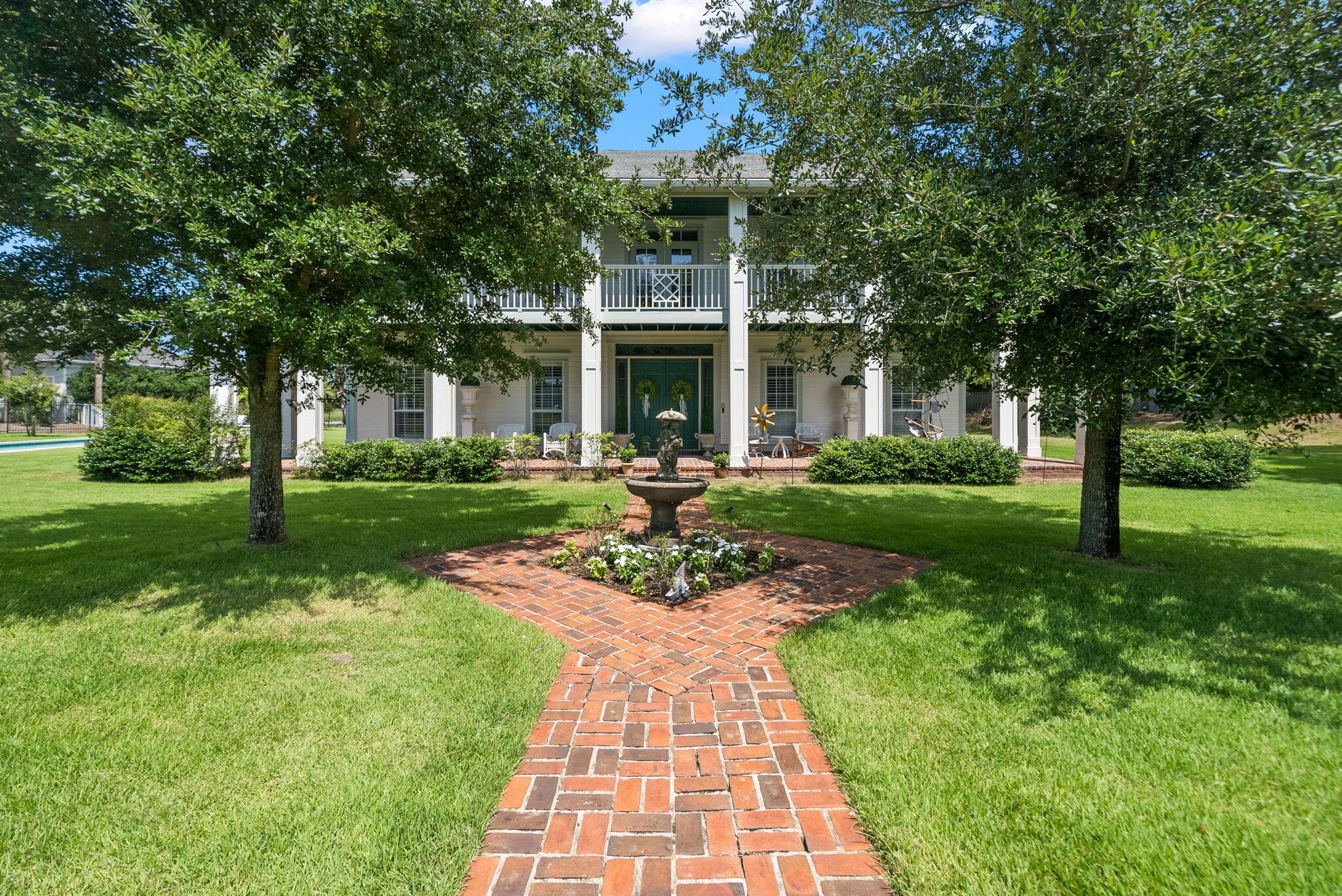 LEGEND LAKES - Residential