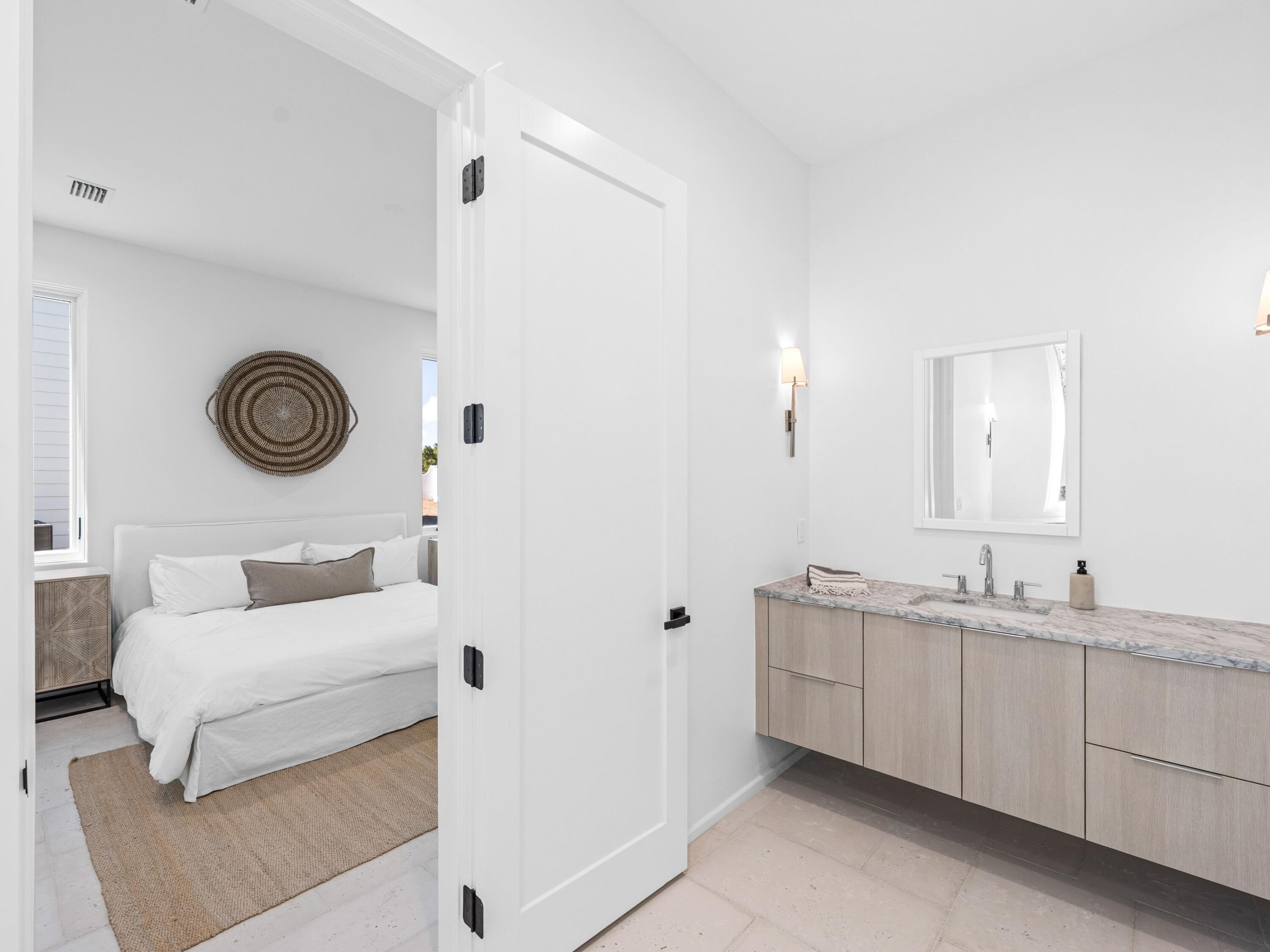 MALA BEACH - Residential
