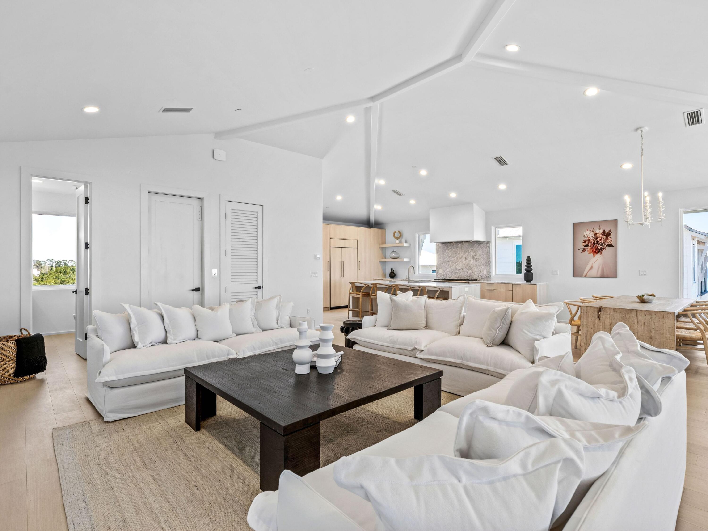 MALA BEACH - Residential