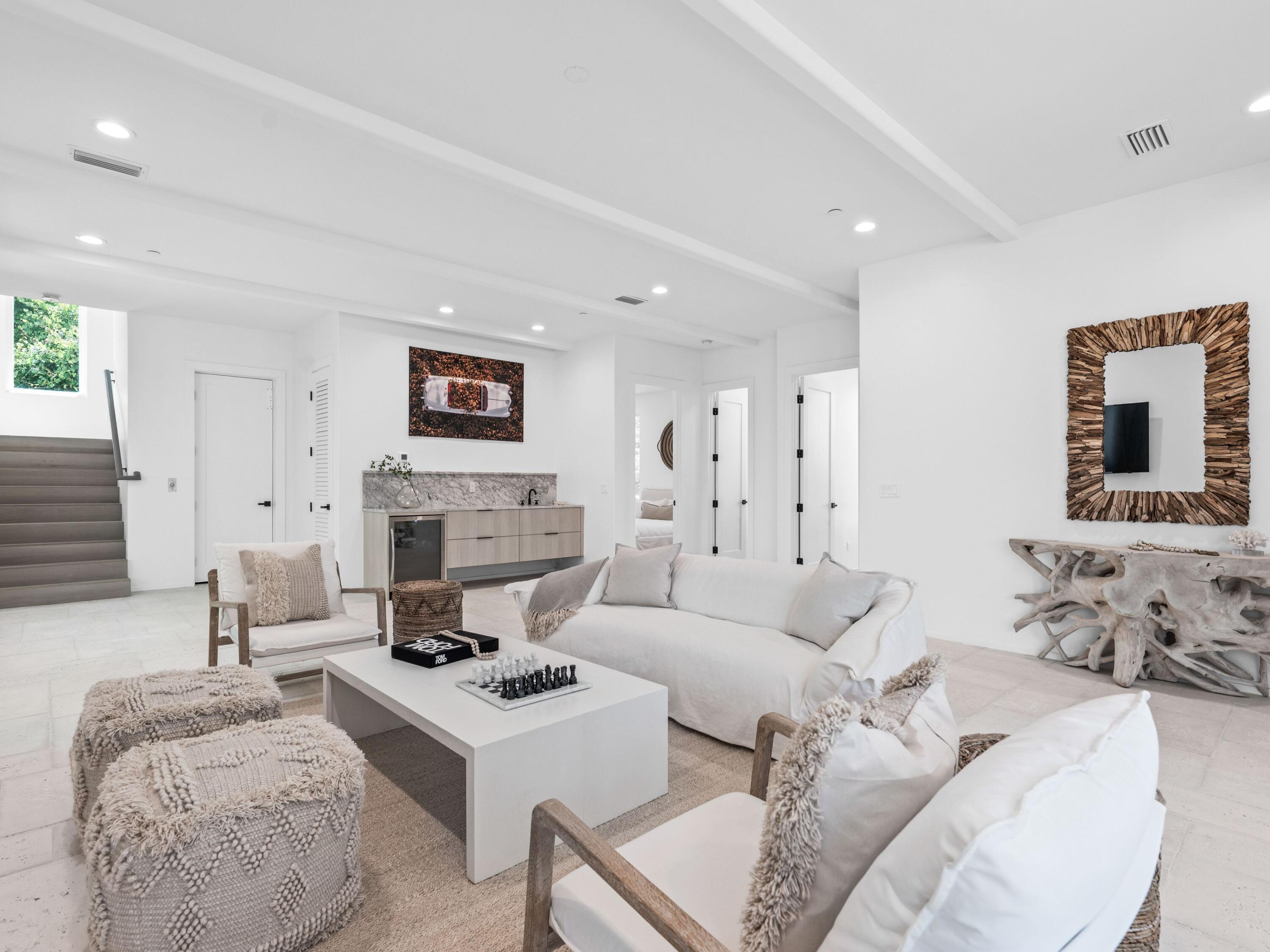 MALA BEACH - Residential