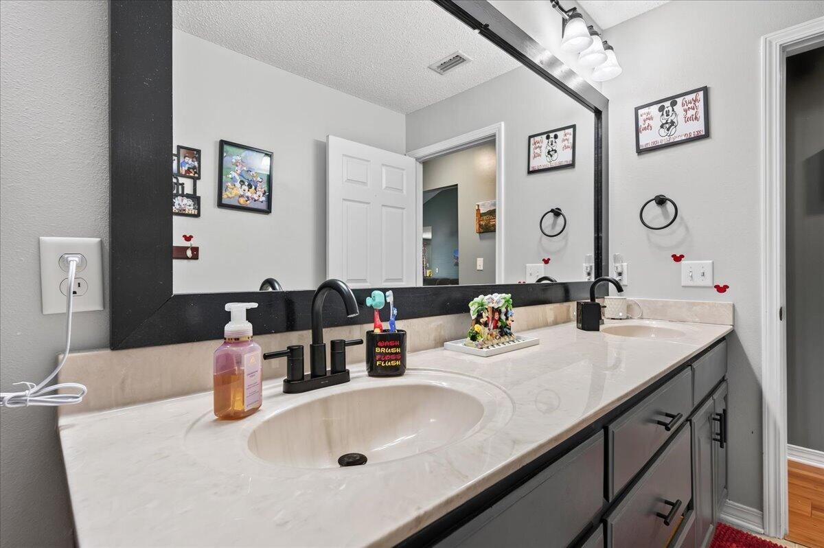 FOXWOOD ESTATES 1 - Residential