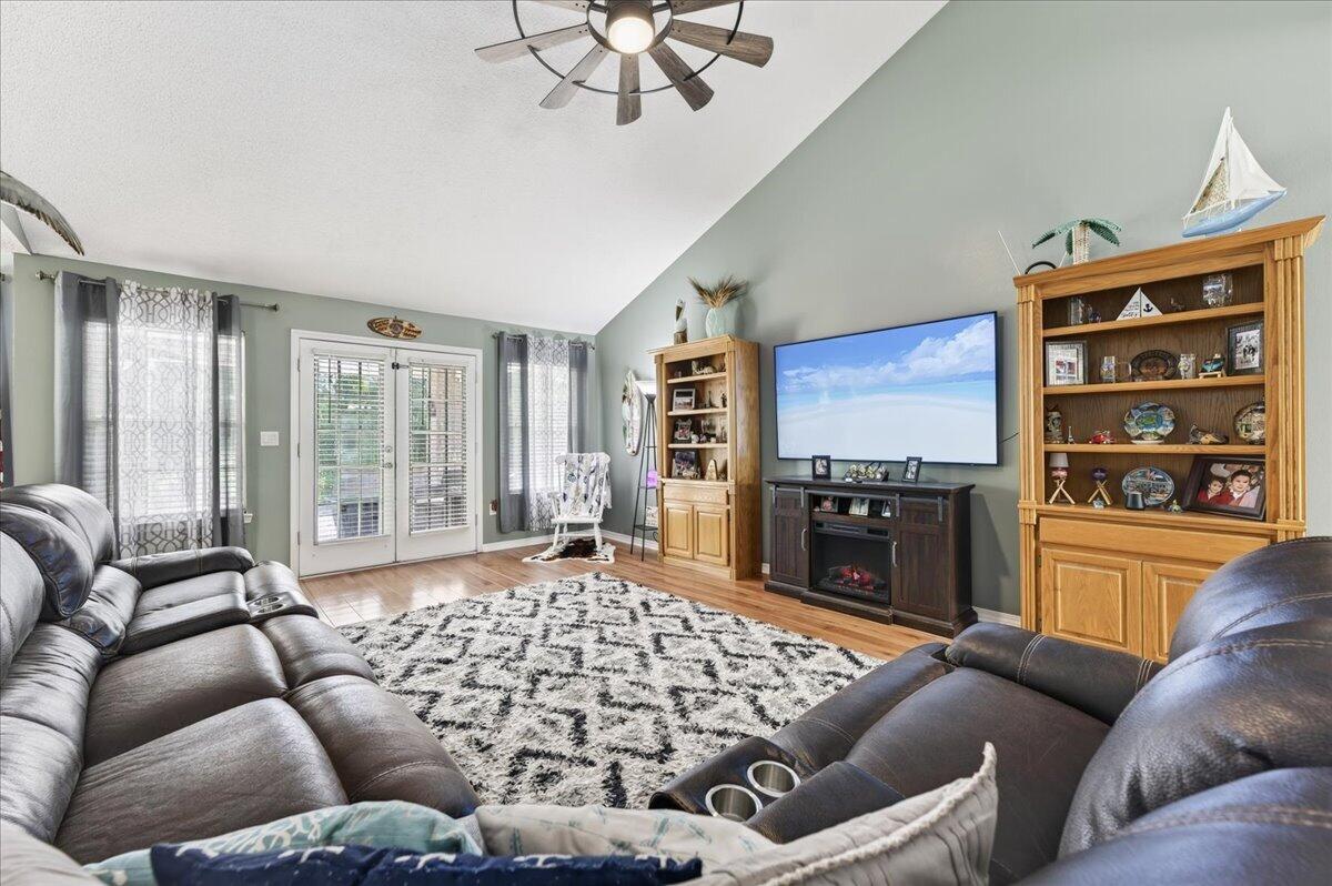 FOXWOOD ESTATES 1 - Residential