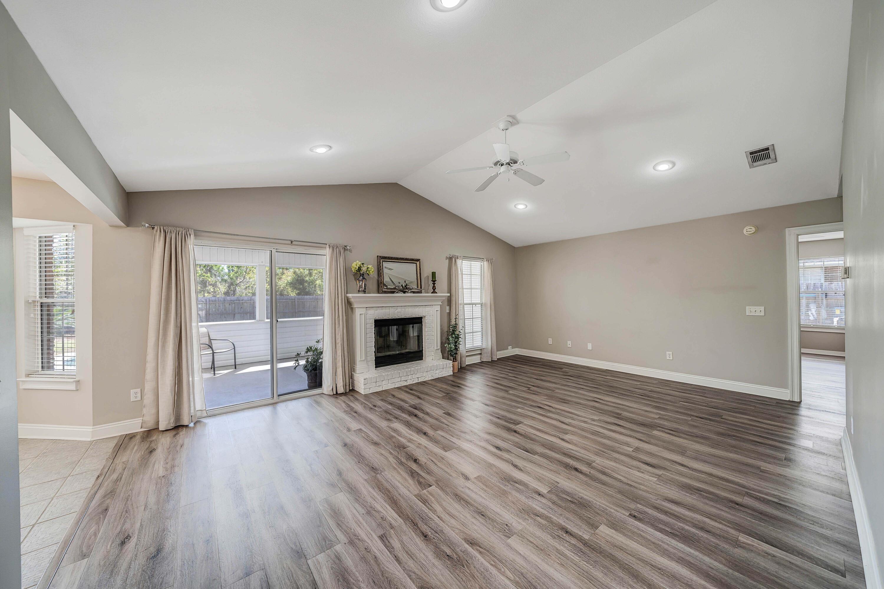 FLORIDIAN PLACE - Residential