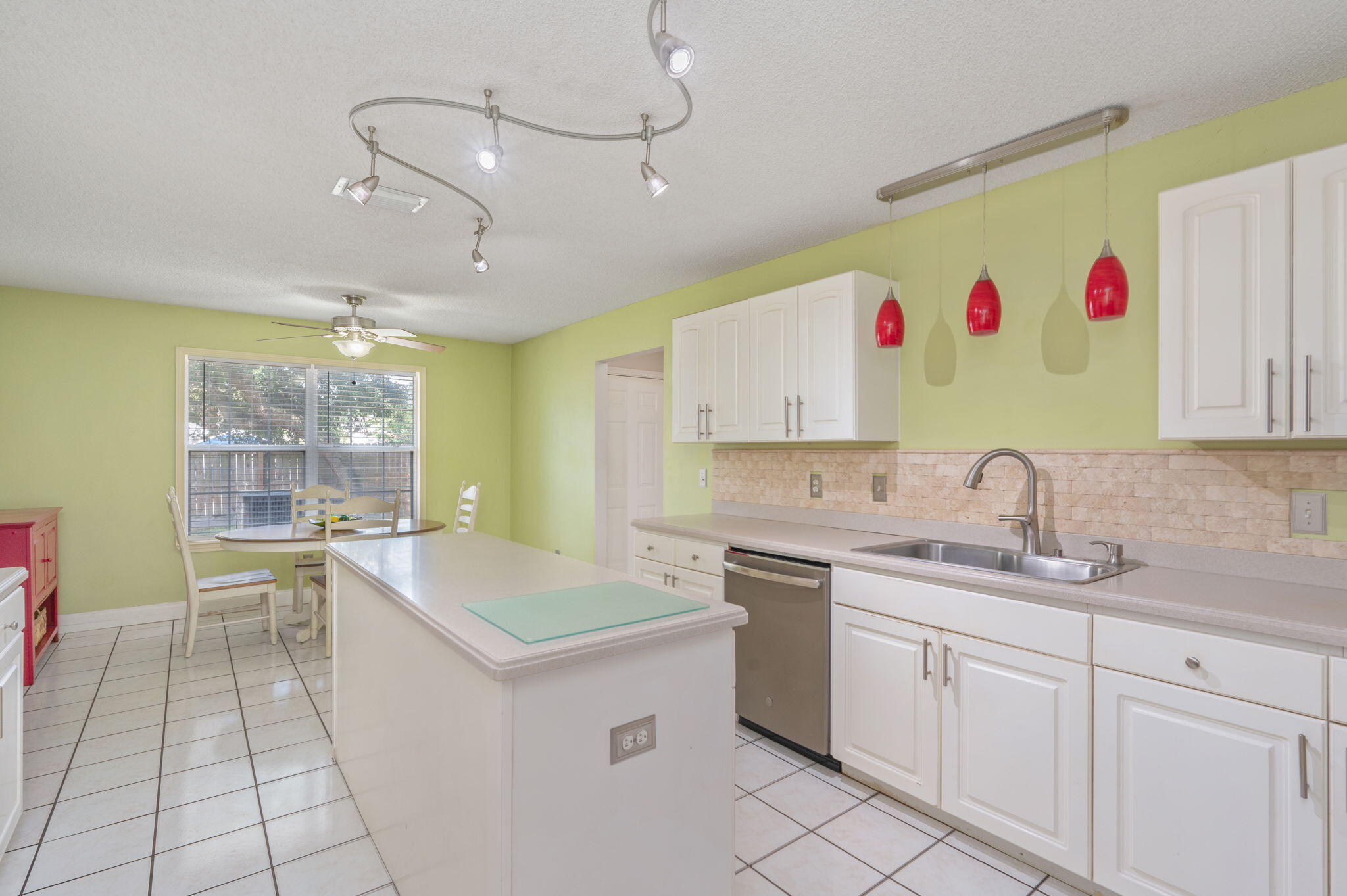 GULFVIEW S/D TO MARY ESTHER - Residential