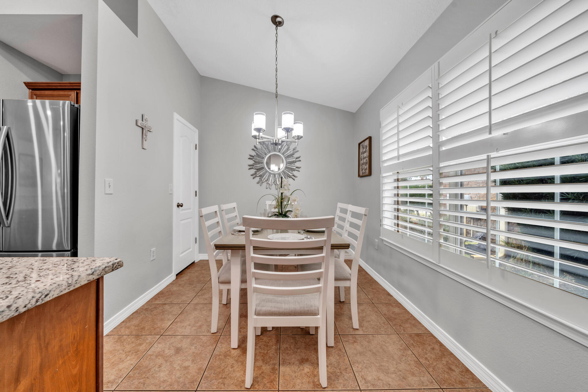 PARADISE RETREAT - Residential Lease